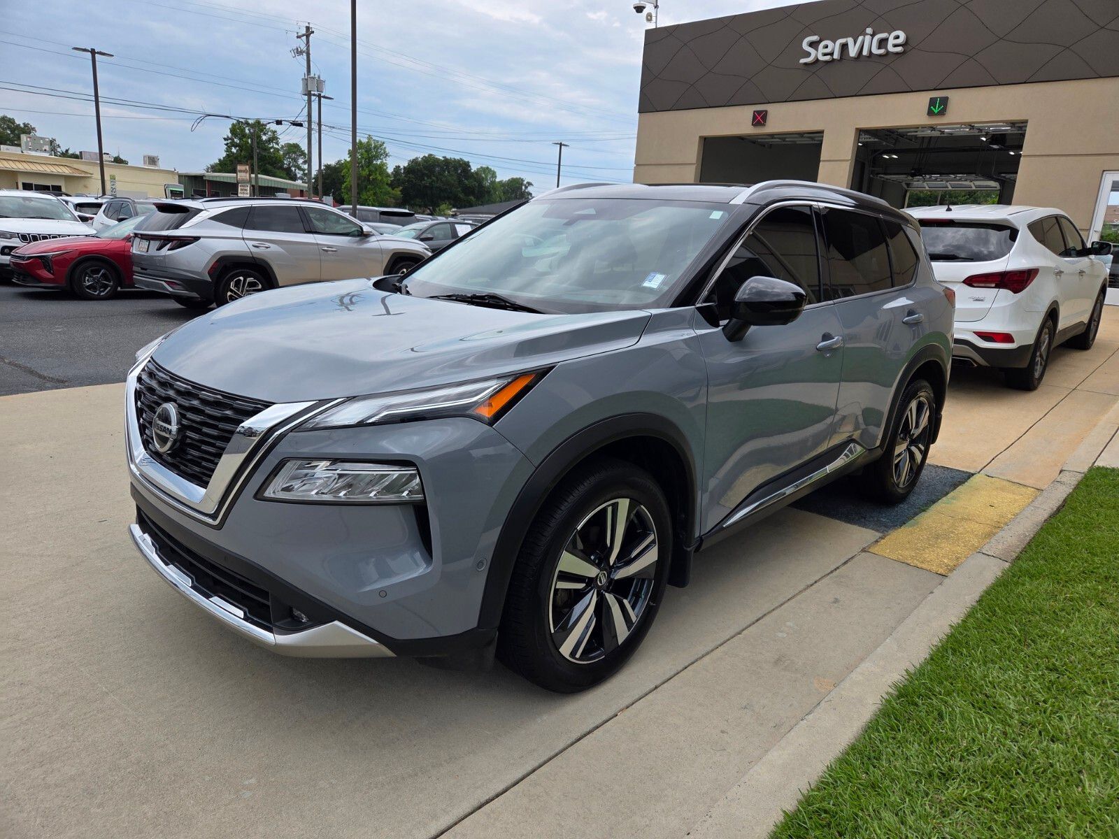 Boulder Gray Pearl/Super Black 2021 Nissan Rogue SUV / Crossover Front-Wheel Drive Continuously Variable Transmission