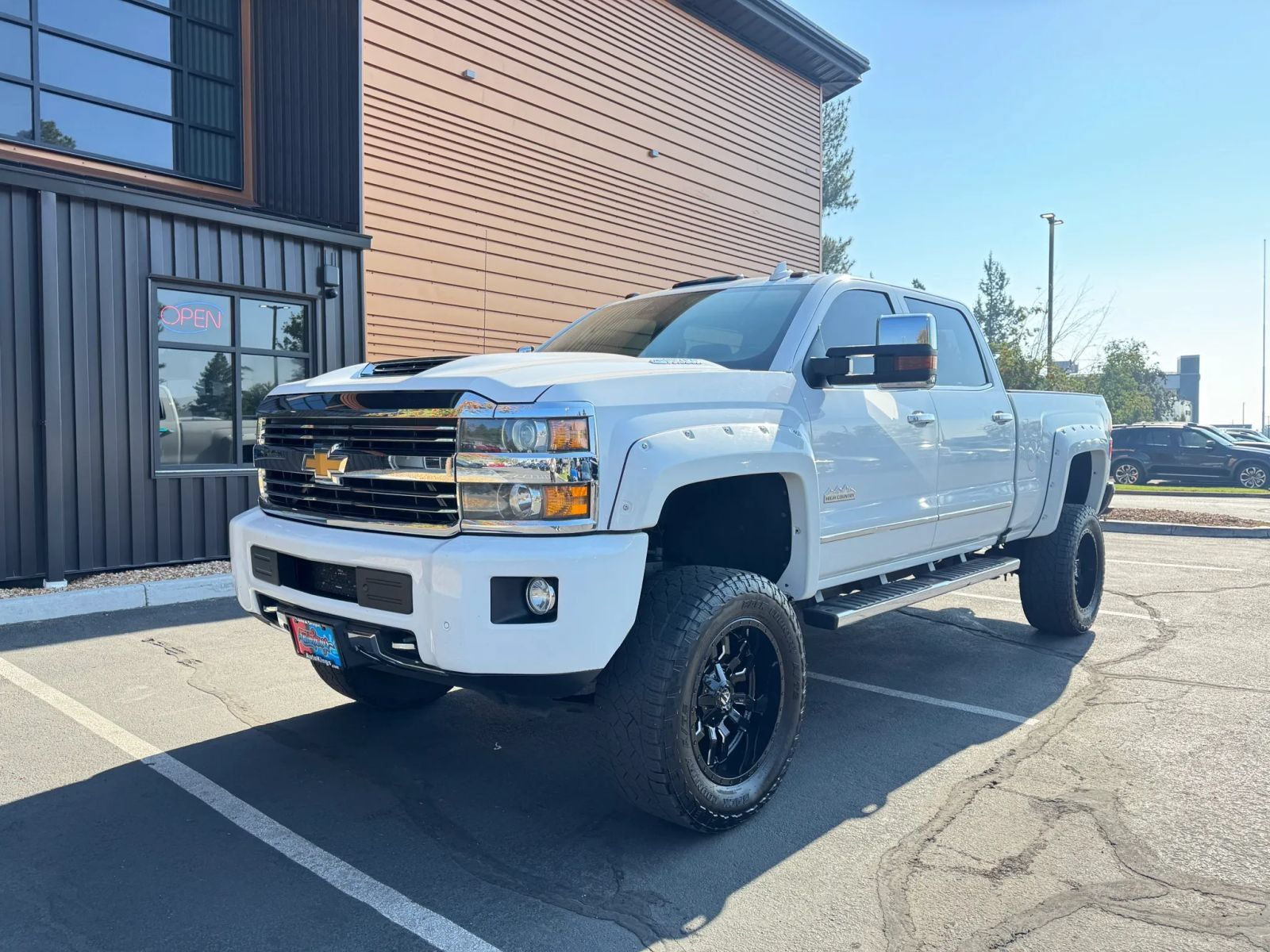 Summit White 2017 Chevrolet Silverado 2500HD Pickup Truck Four-Wheel Drive 6-Speed Automatic