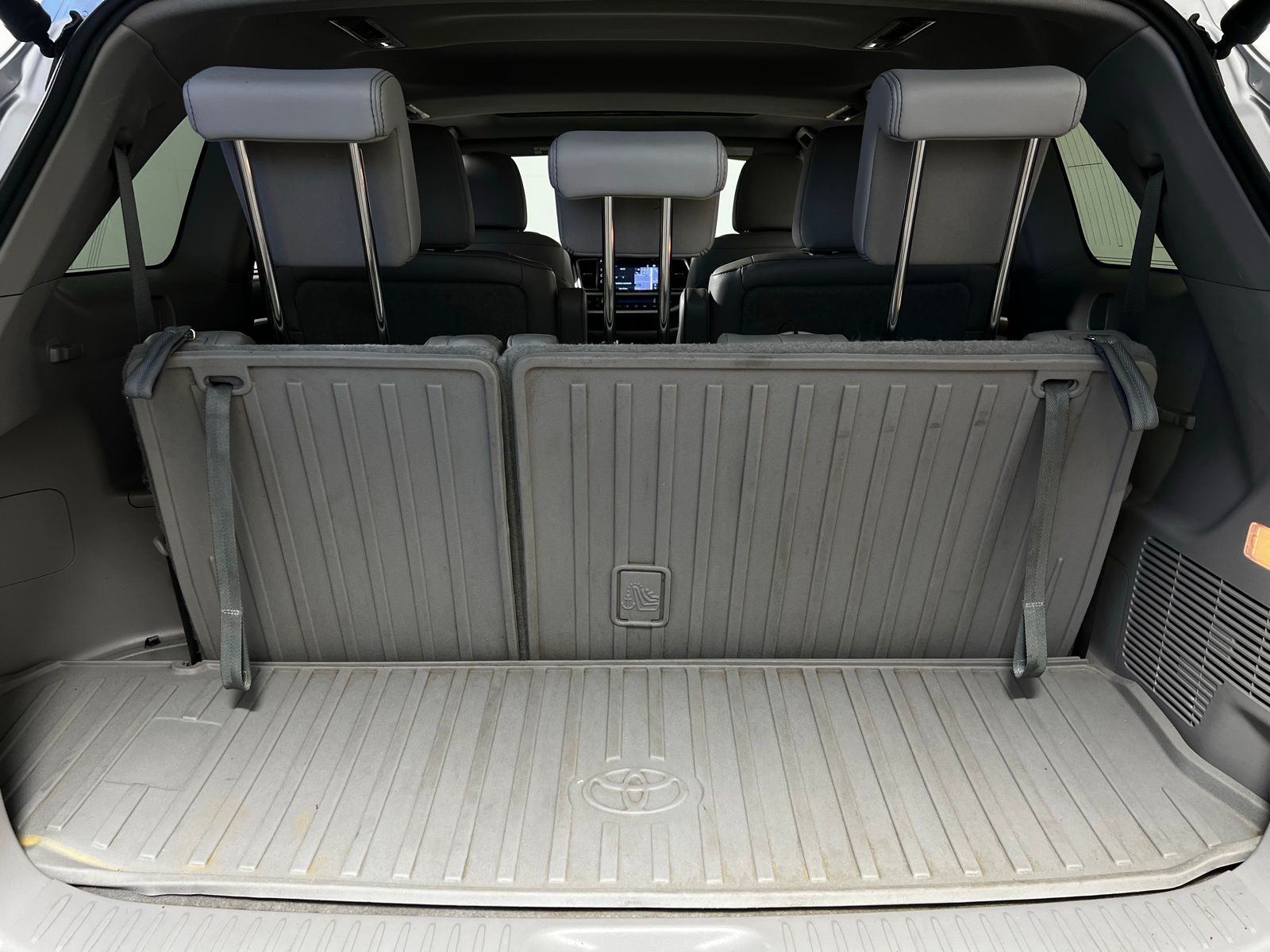 2016 Toyota Highlander Limited 30