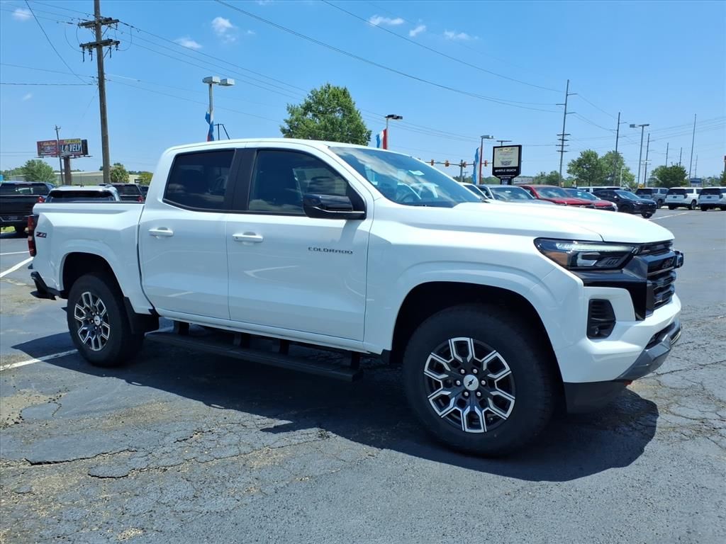 Summit White 2026 Chevrolet Colorado Pickup Truck Four-Wheel Drive 8-Speed Automatic