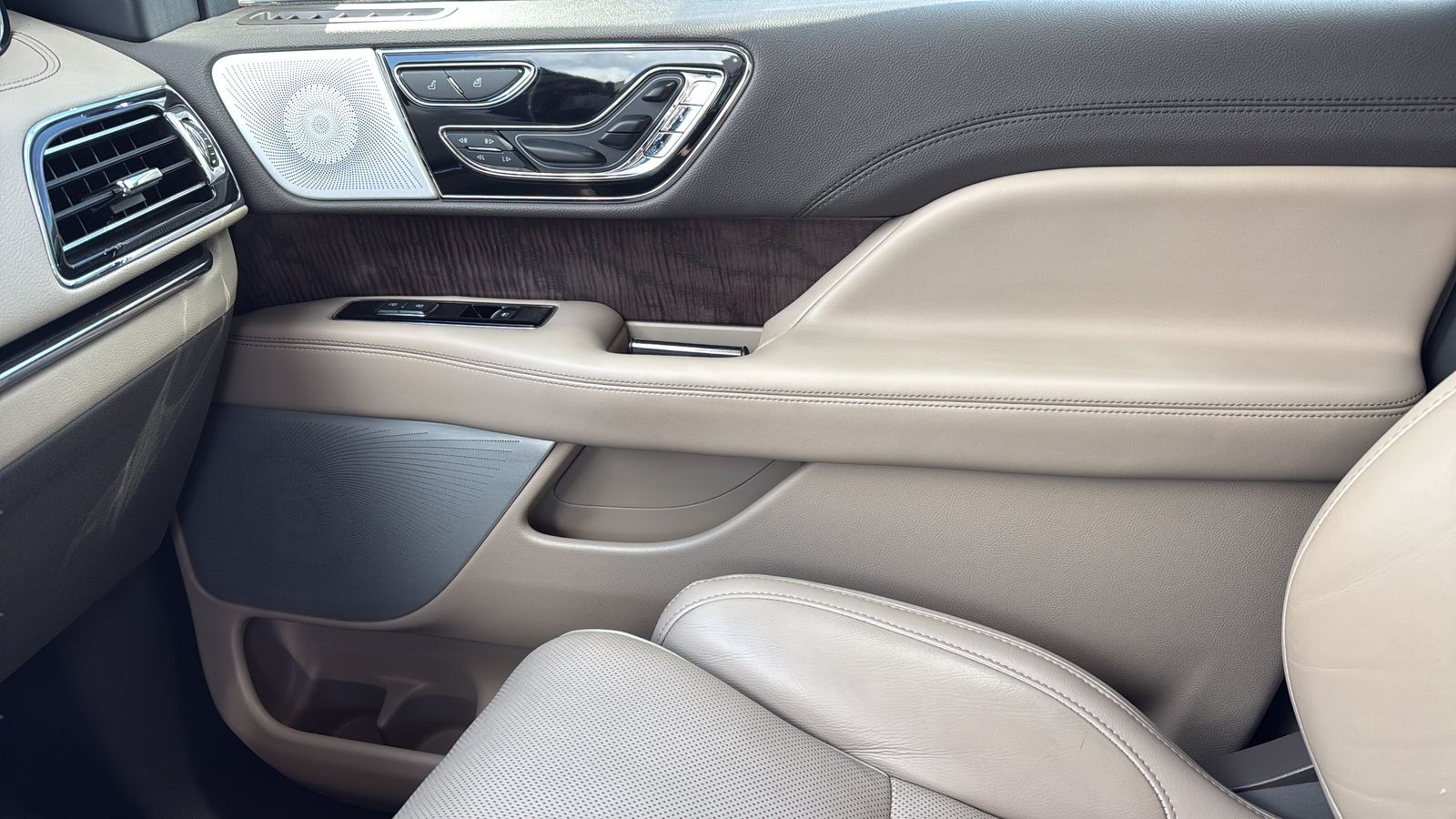 Used Car 2024 Lincoln Navigator  Reserve For Sale Under $60,000 In Austin, Texas