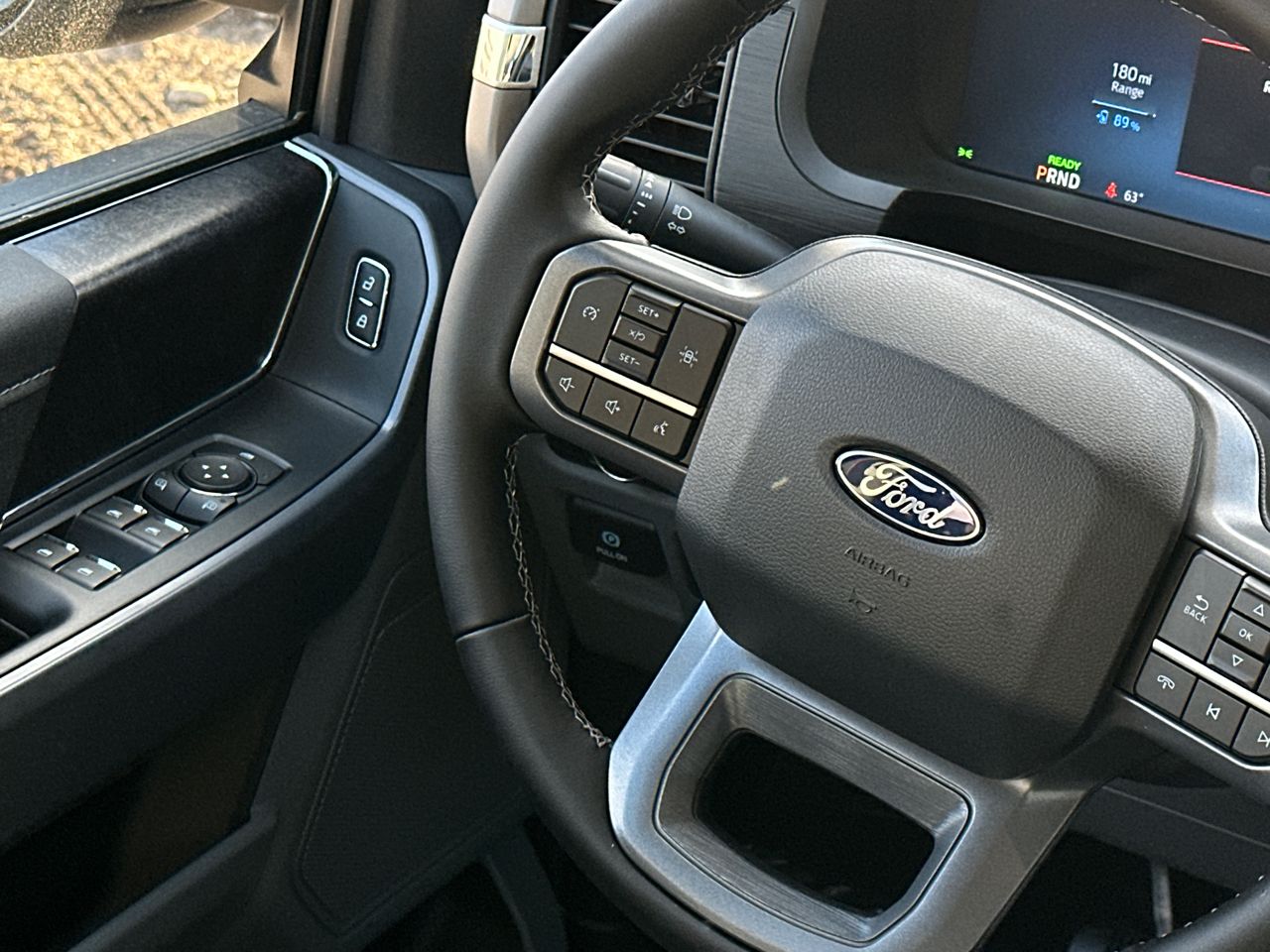 2025 Ford F-150 Lightning XLT - Photo 18