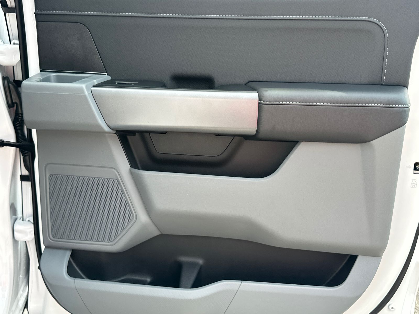 New 2026 Oxford White Ford XLT image 17