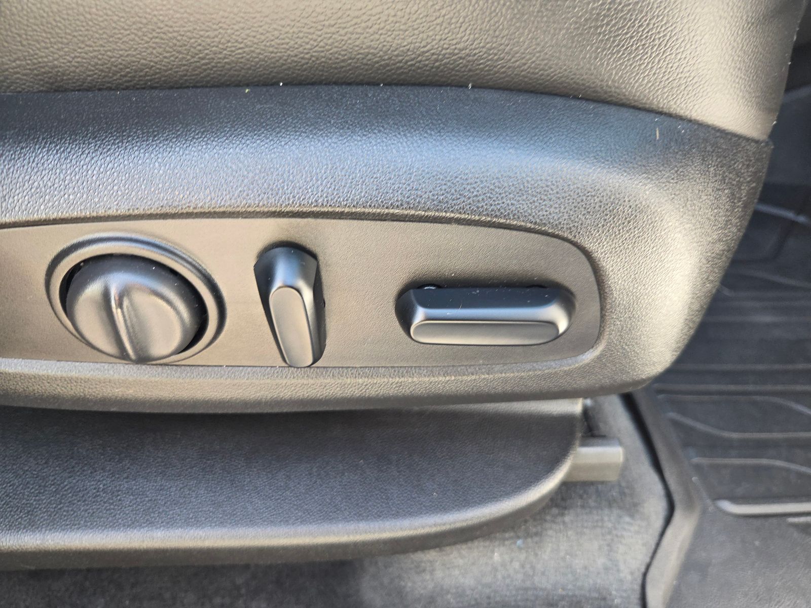 used 2021 Chevrolet Traverse car, priced at $27,244