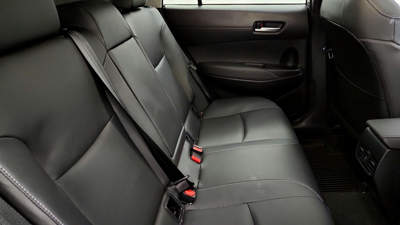 Used 2023  Toyota XLE image 40