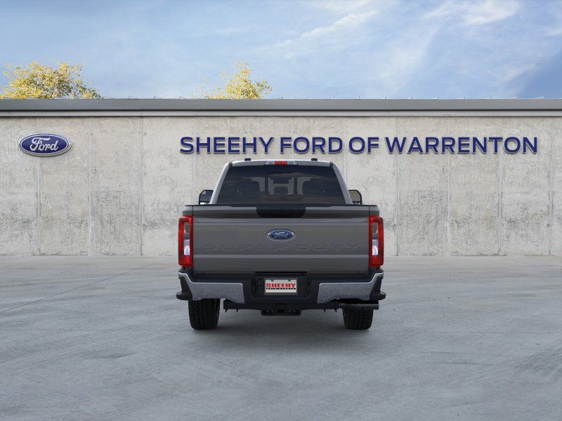 New 2026 Carbonized Gray Metallic Ford XLT image 7