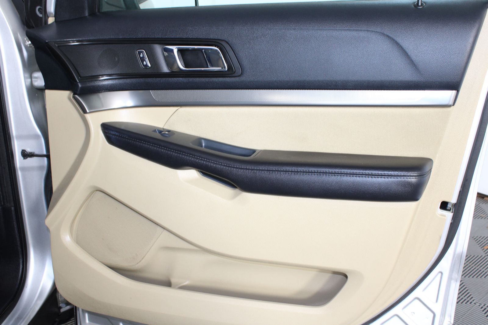Used 2016 Silver Ford Base image 21