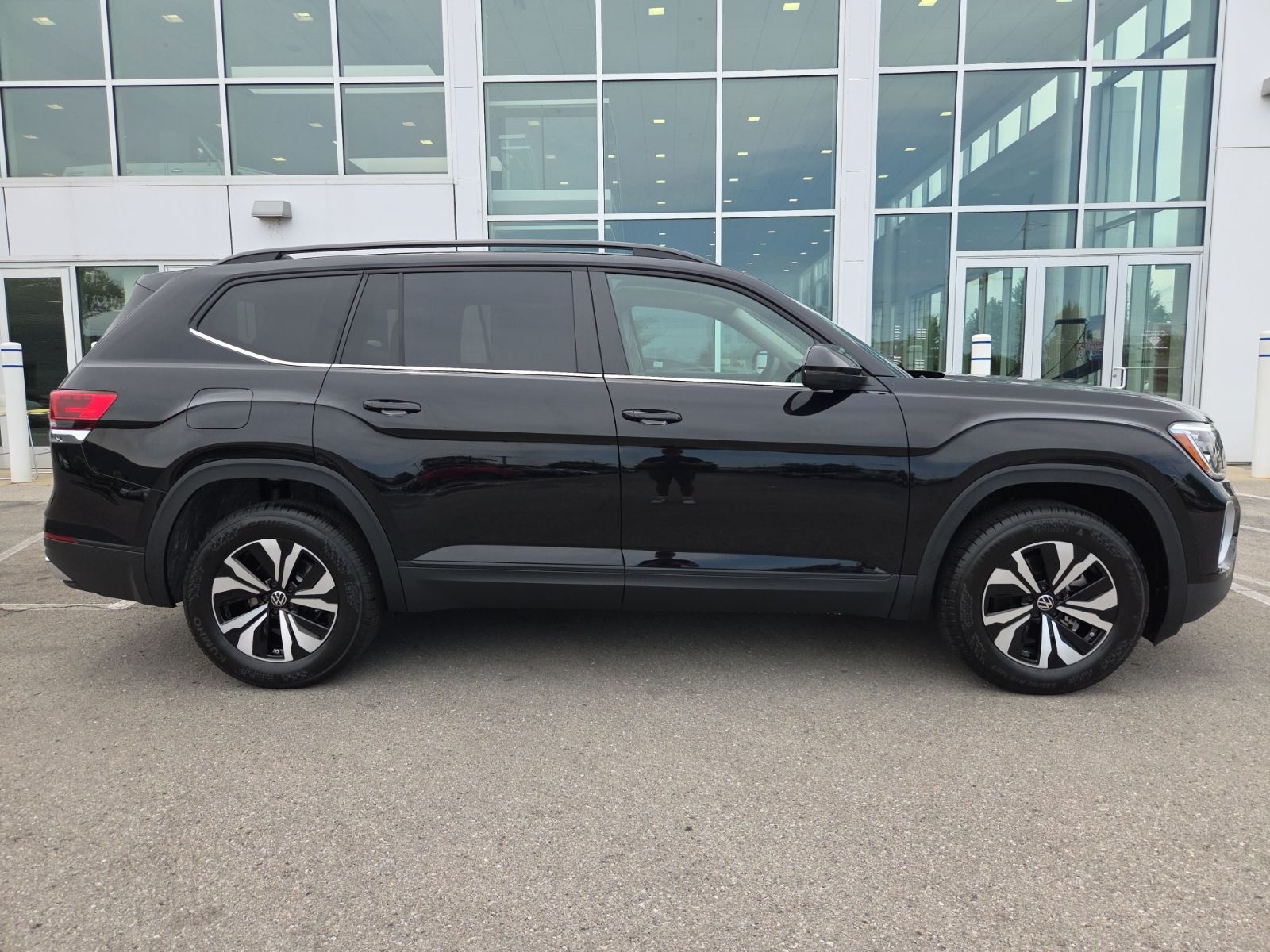 new 2026 Volkswagen Atlas car, priced at $40,234