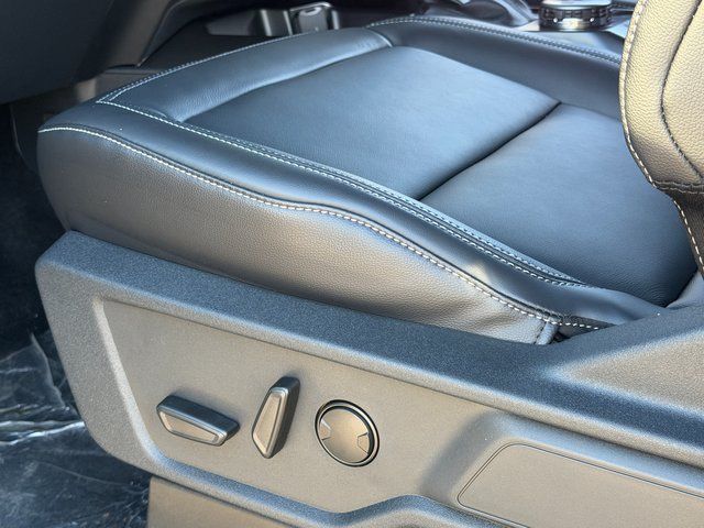 New 2026 Avalanche Gray Ford Outer Banks image 21