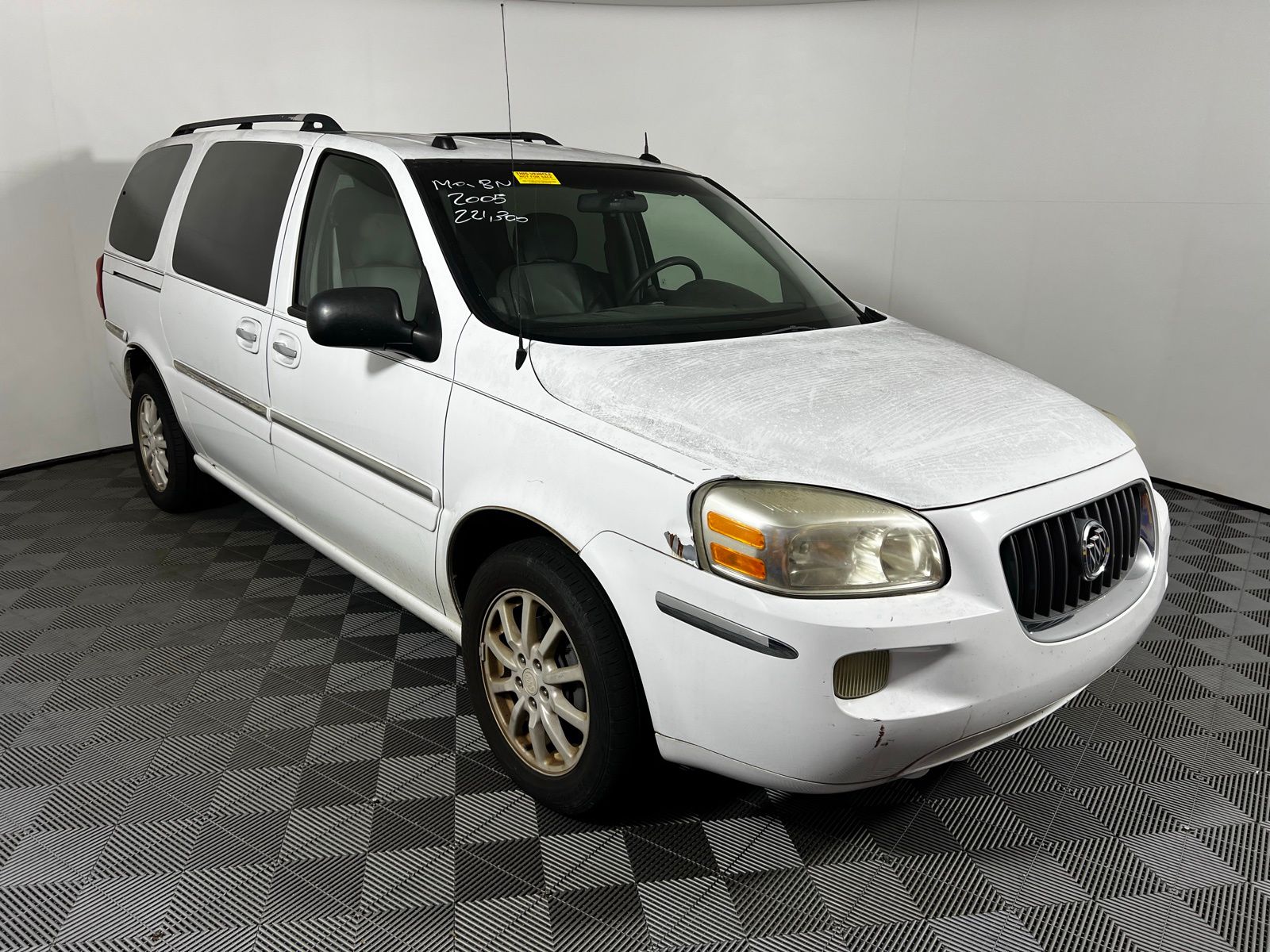 Thumbnail: 2005 Buick Terraza - 3