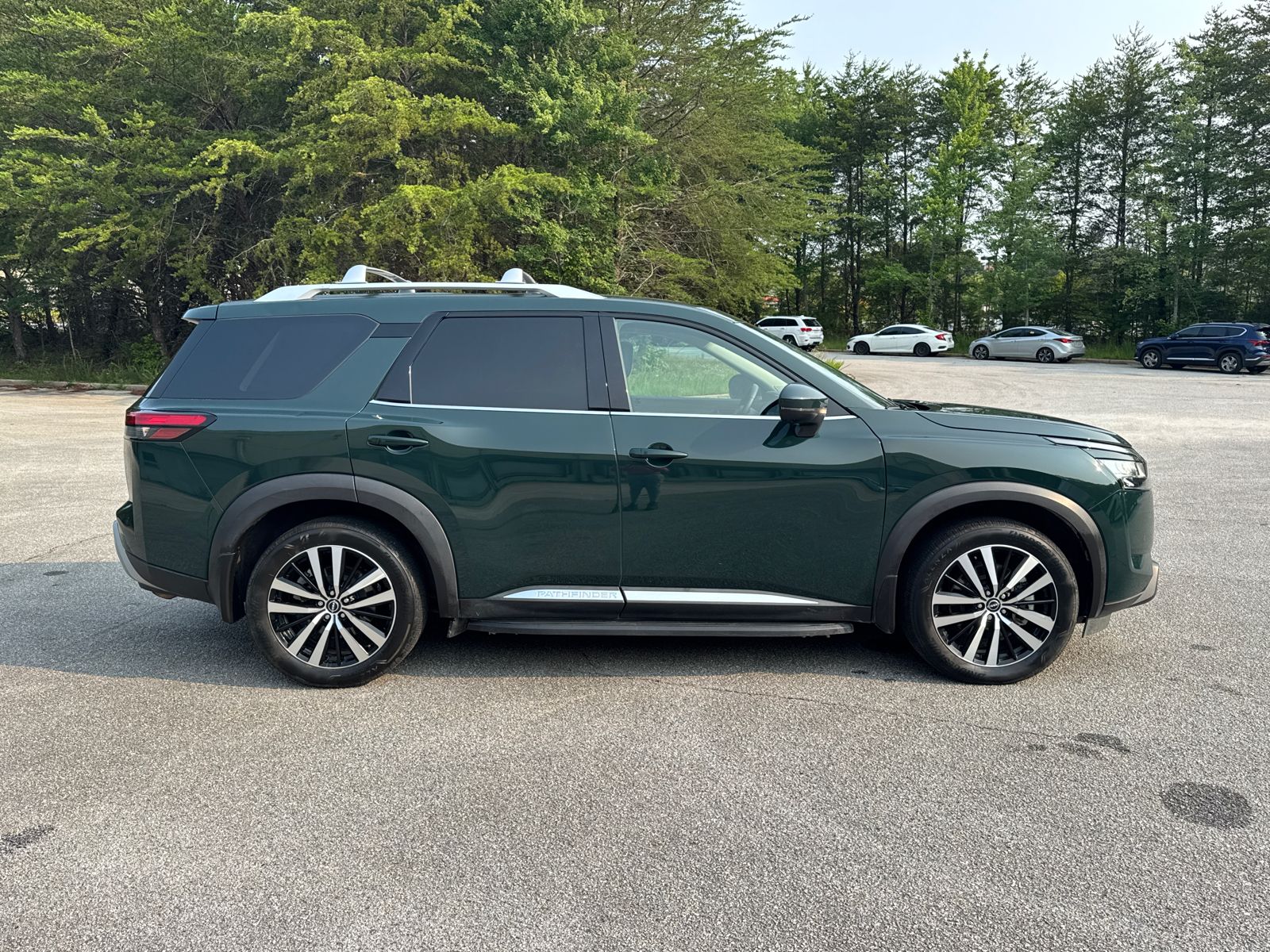 2024 Nissan Pathfinder Platinum photo 3