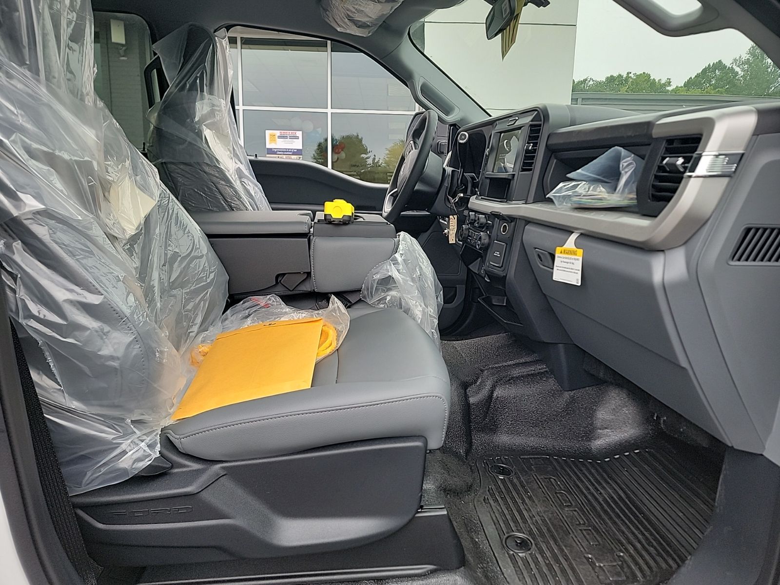 New 2025 Oxford White Ford XL DUMP BODY image 13