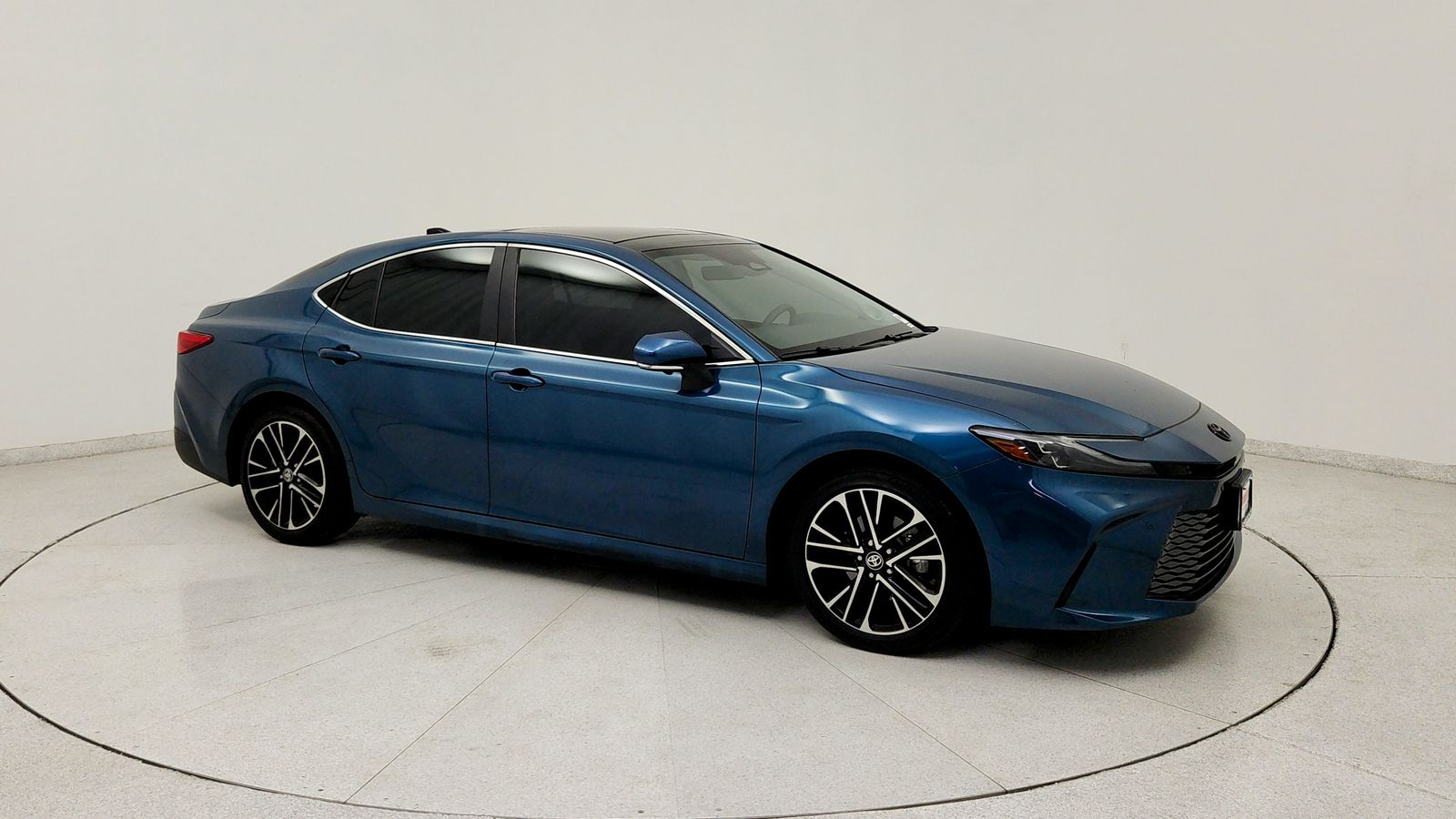 Used 2025  Toyota XLE image 8