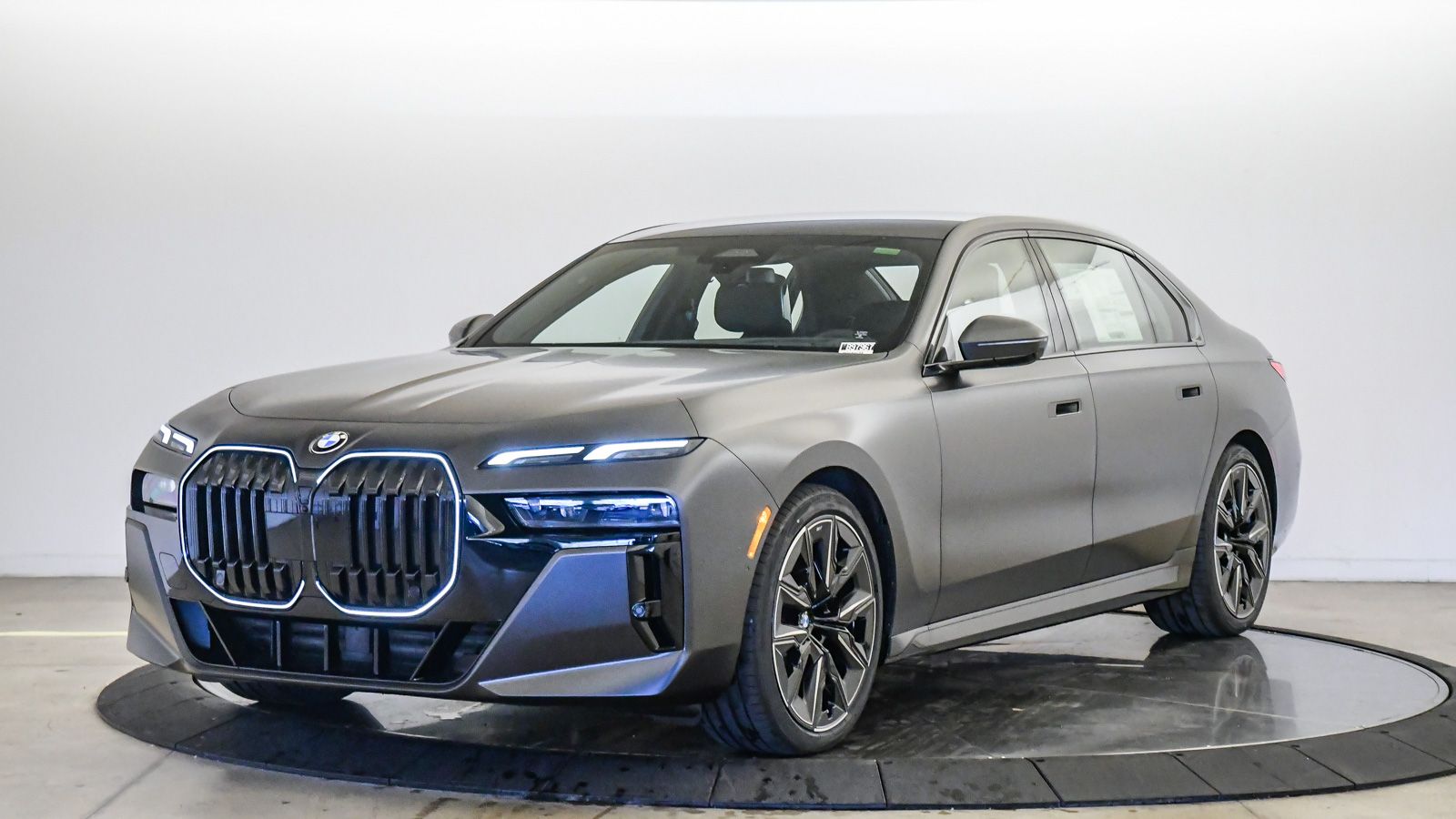 Frozen Deep Gre 2026 BMW 7 Series Sedan Rear-Wheel Drive 8-Speed Automatic