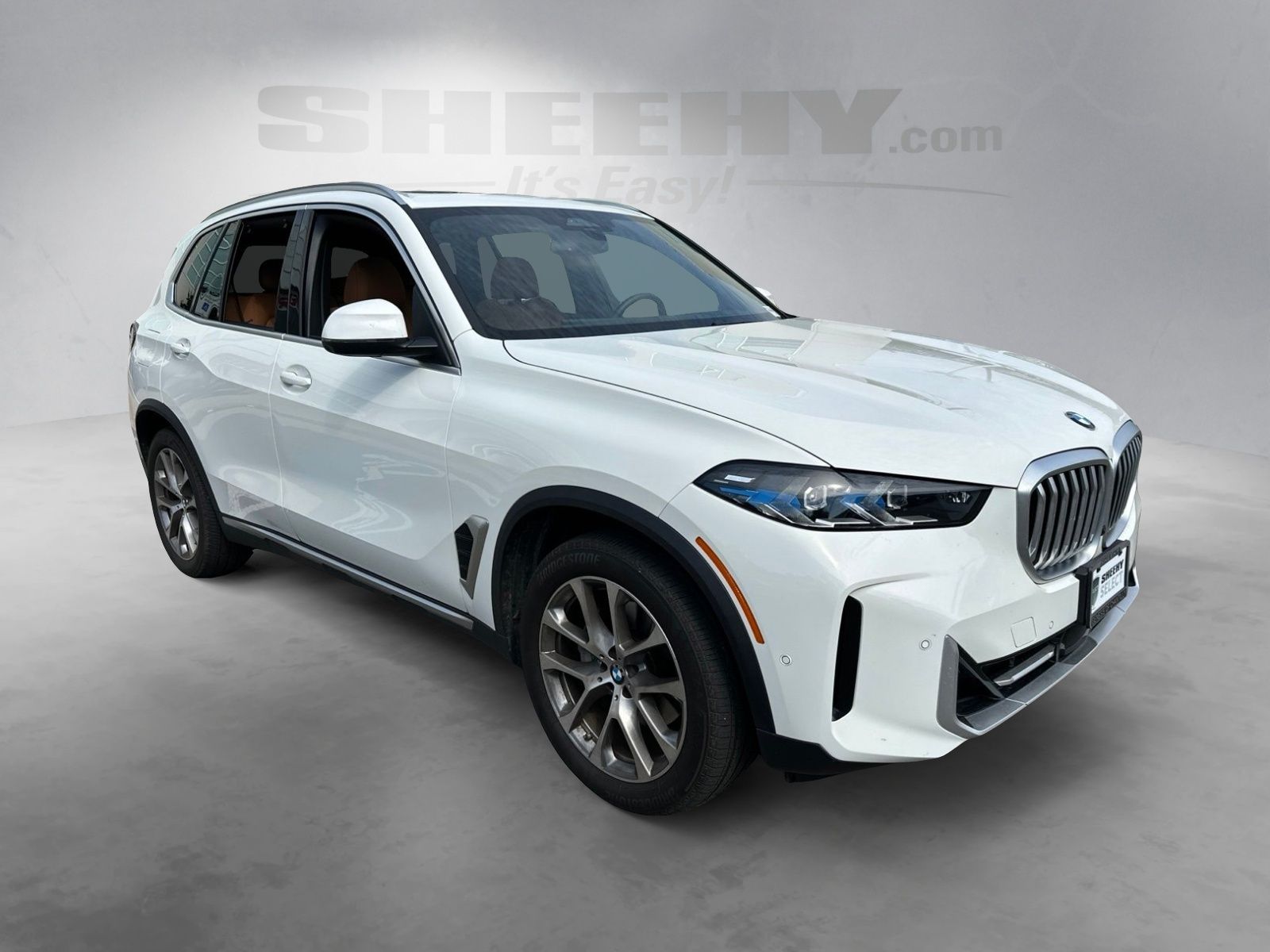 Used 2024 White BMW xDrive40i image 2