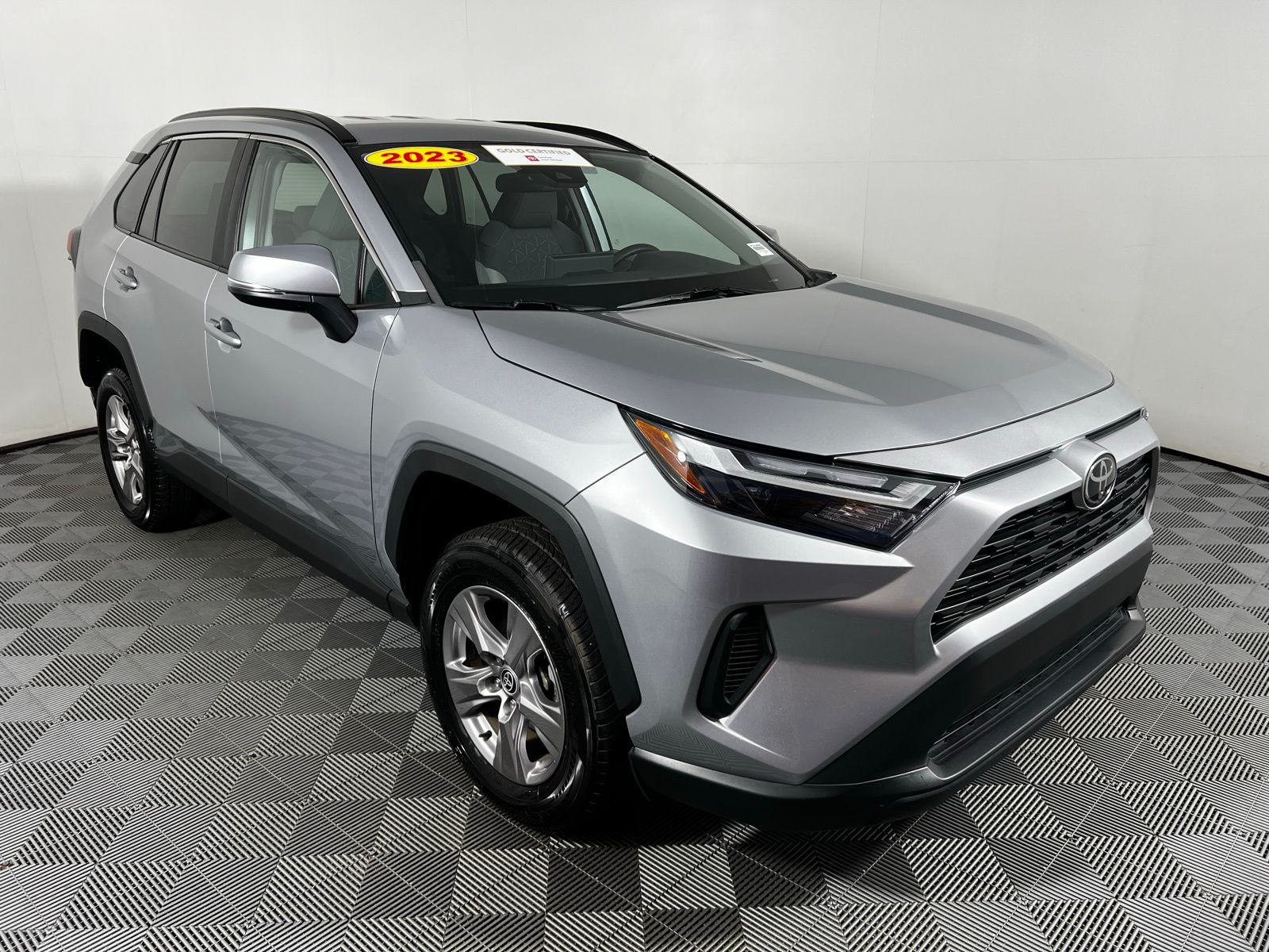 2023 Toyota RAV4 XLE 3