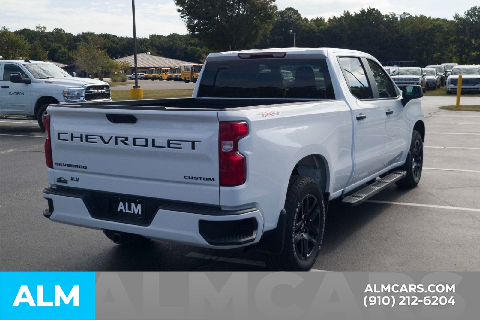 2023 Chevrolet Silverado 1500 Custom photo 3