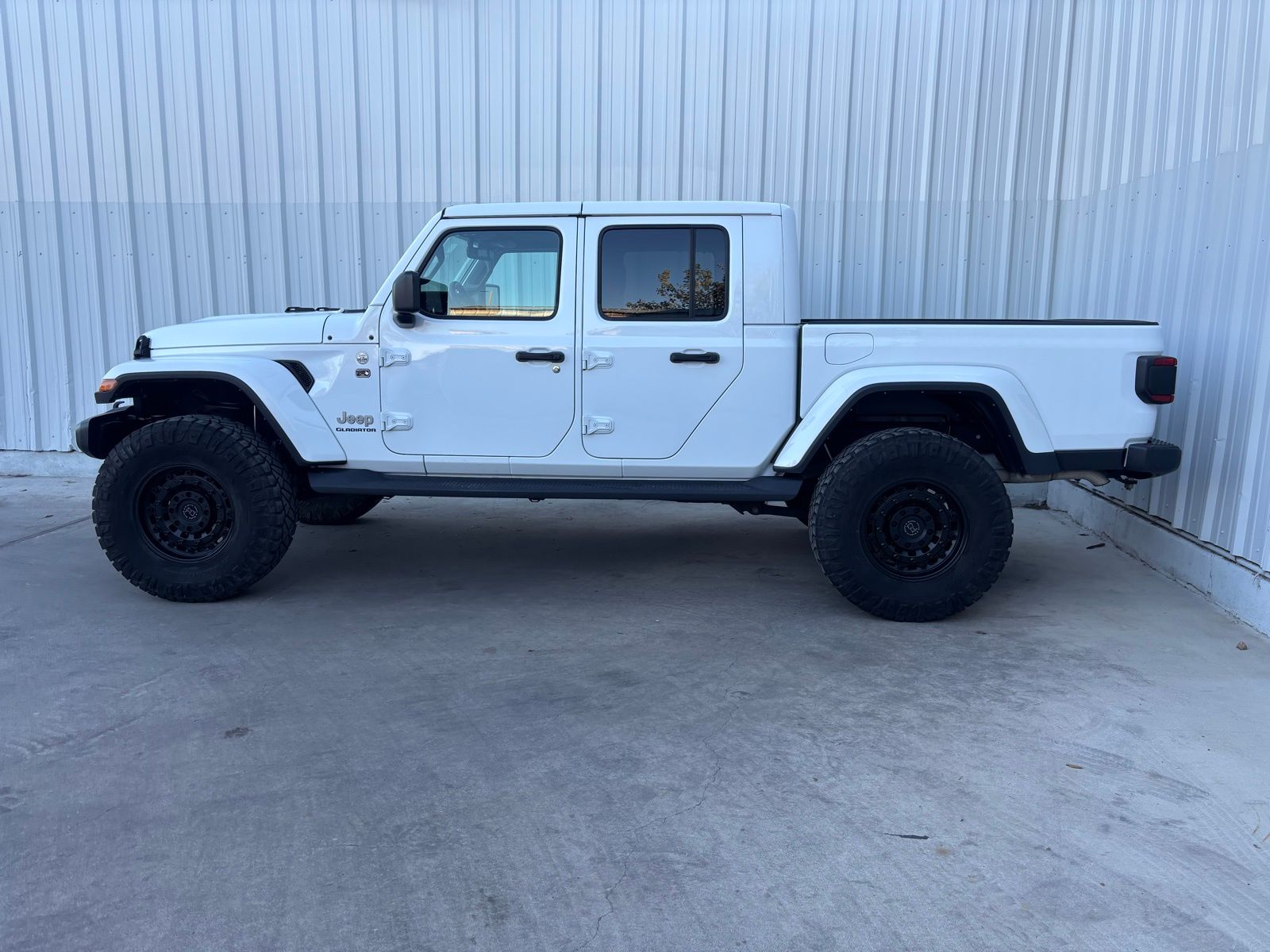 Used Car 2022 Jeep Gladiator  Overland For Sale Under $40,000 In Austin, Texas