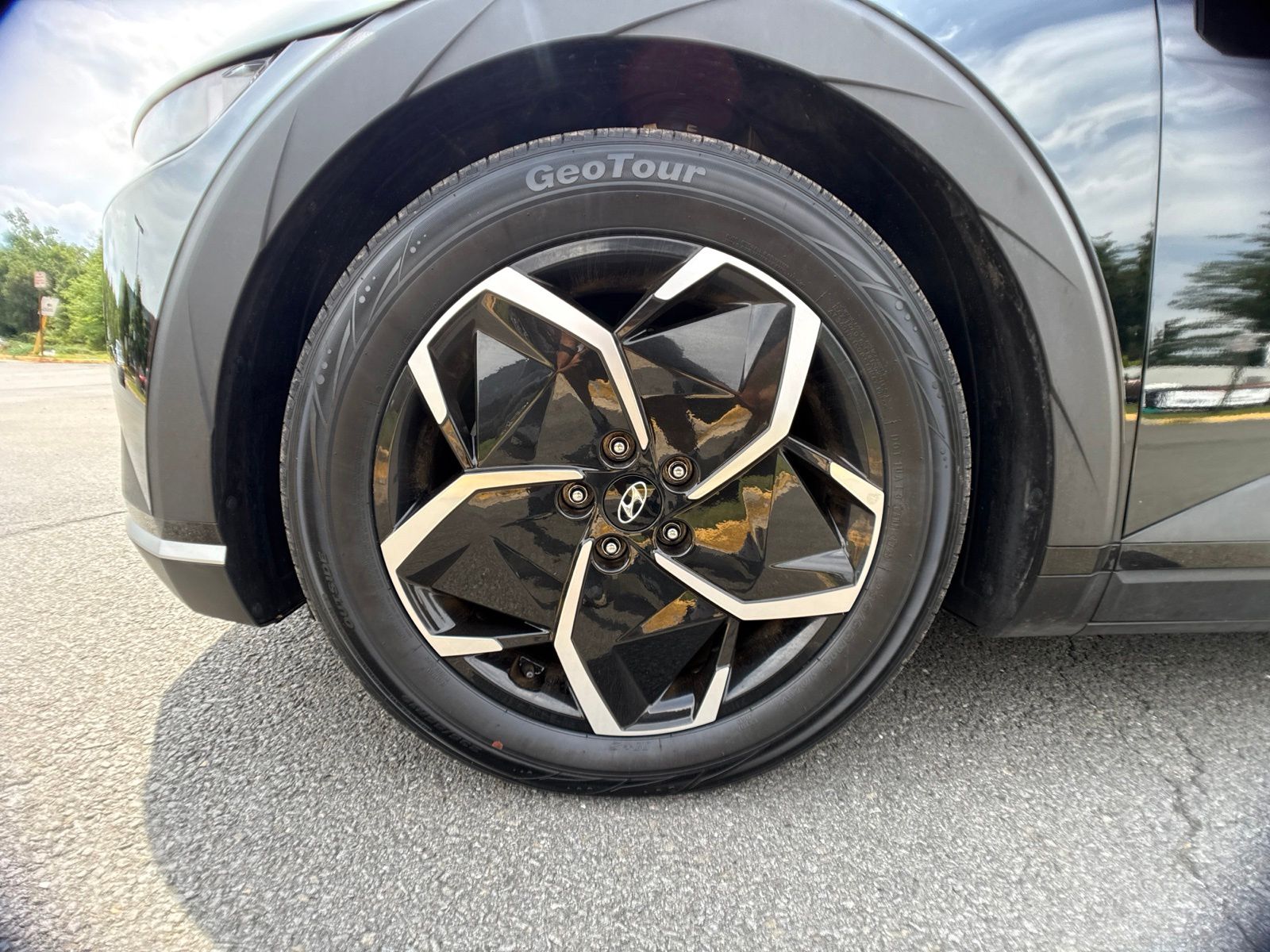 Used 2024 Black Hyundai SEL image 24