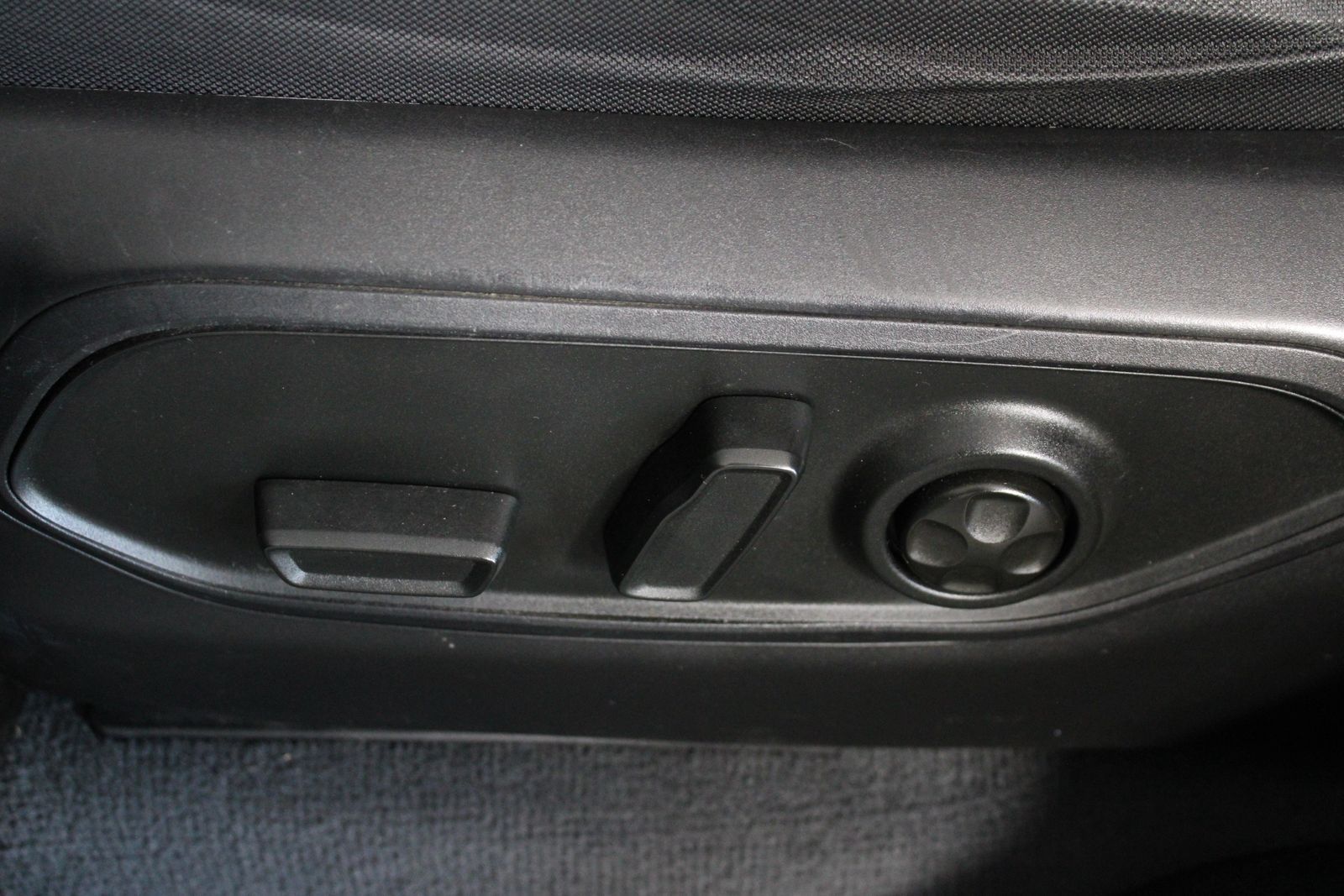 Used 2023 Black Jeep Laredo image 23