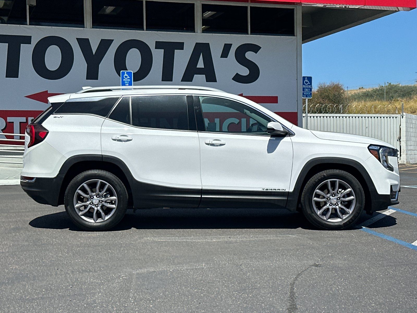 View vehicle photo 6