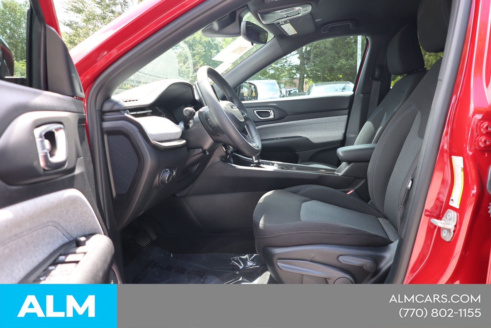 Used 2024  Jeep Sport image 18
