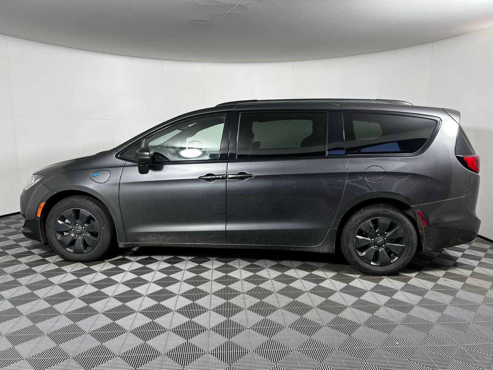 Thumbnail: 2020 Chrysler Pacifica - 8