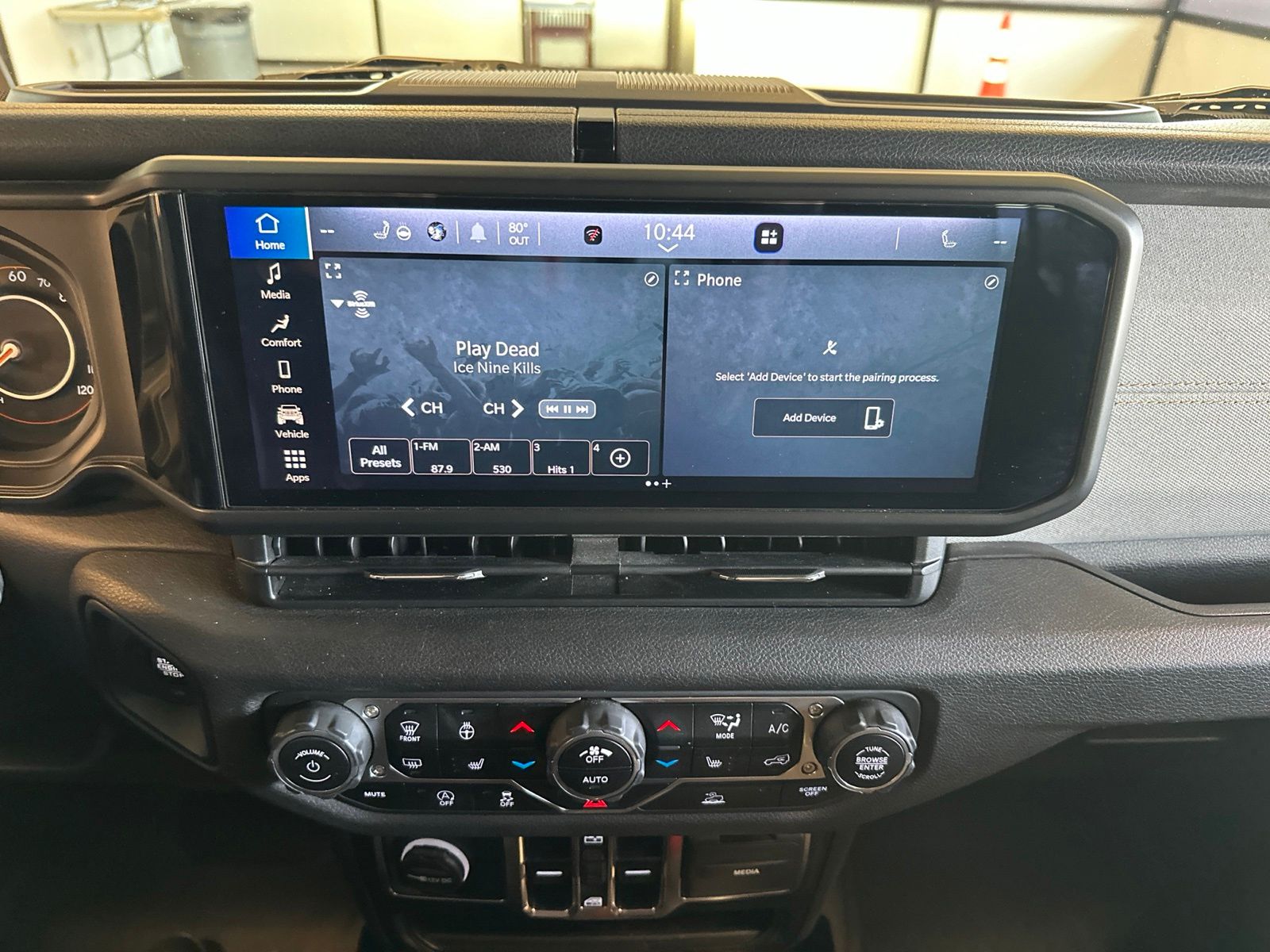 Used 2024 Earl Clearcoat Jeep Sport S image 5