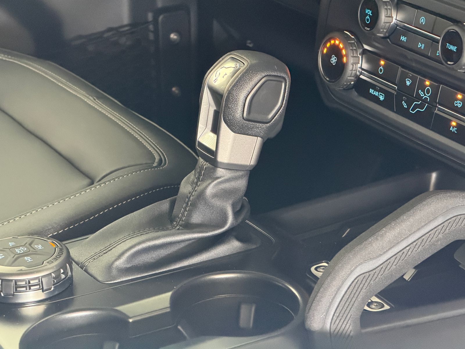 New 2026 Avalanche Gray Ford Badlands image 12