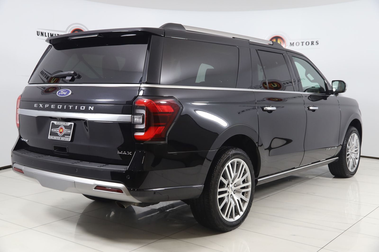 View vehicle photo 3