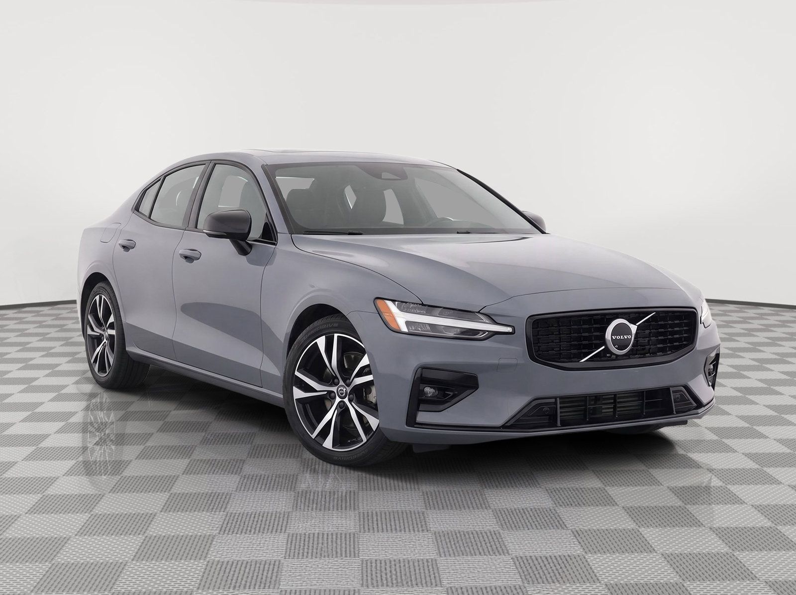 2024 Volvo S60 B5 Plus Dark Theme FWD