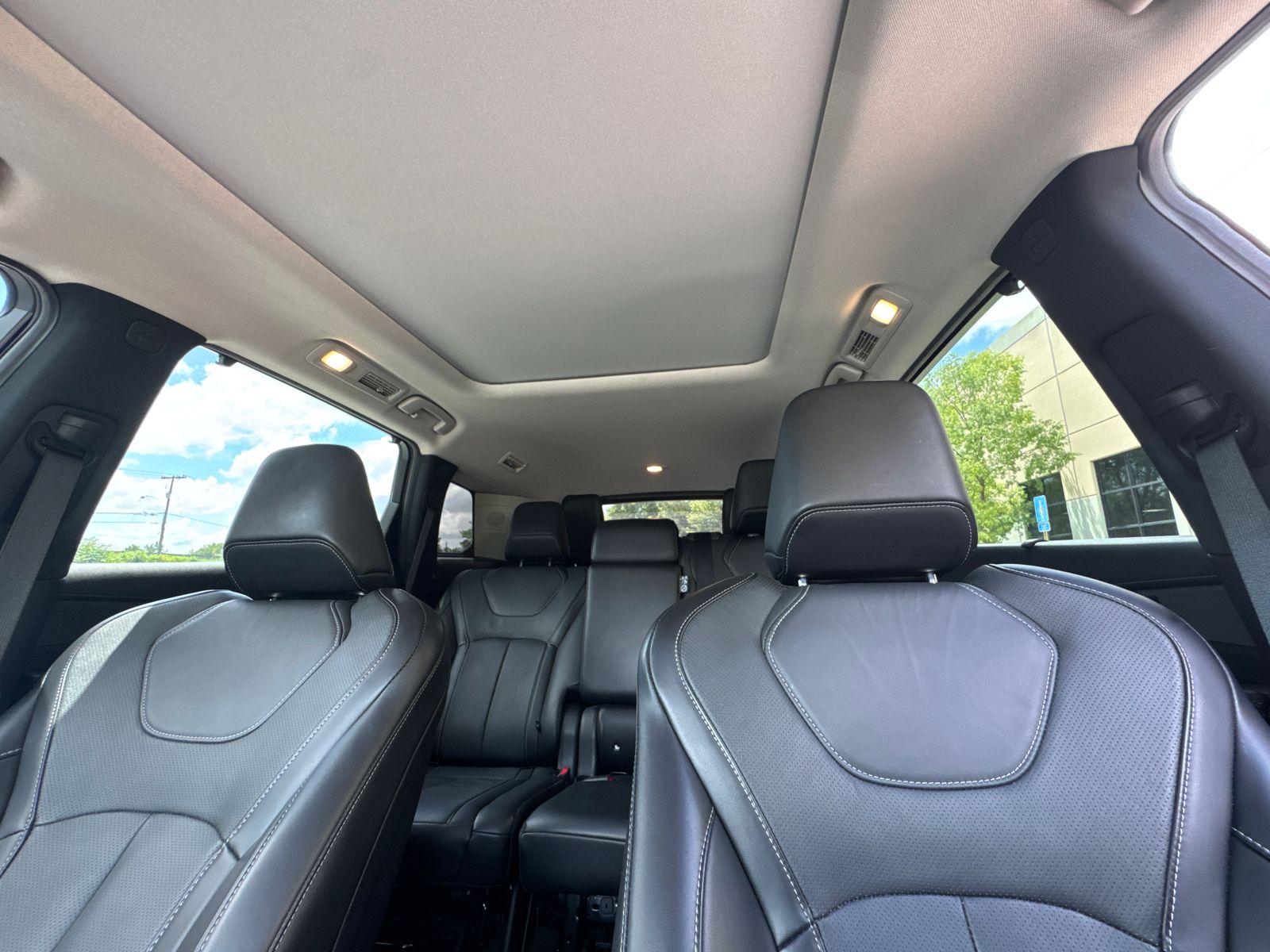 Used 2024 Gray INFINITI LUXE image 32