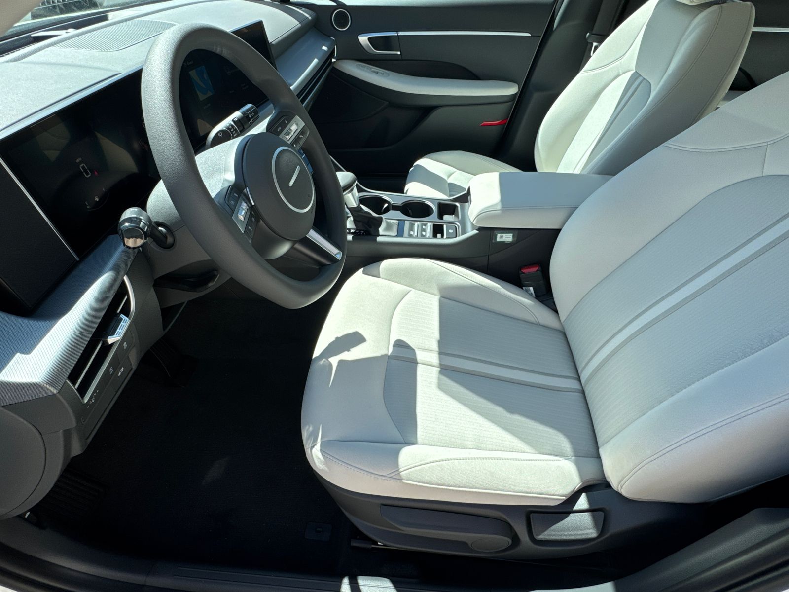 2025 Hyundai Sonata SE photo 9