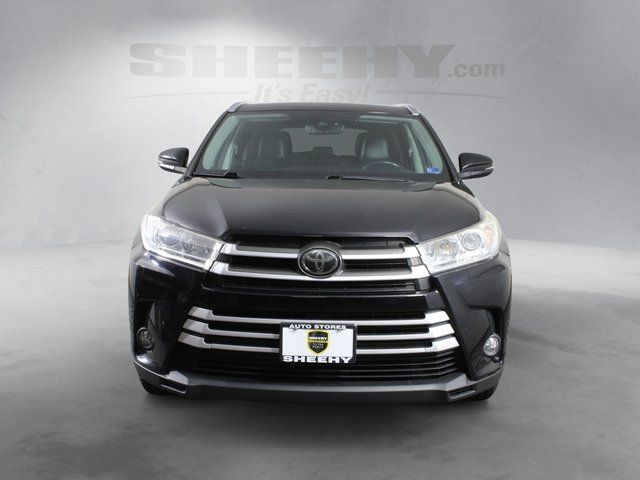 Used 2018 Black Toyota XLE image 17