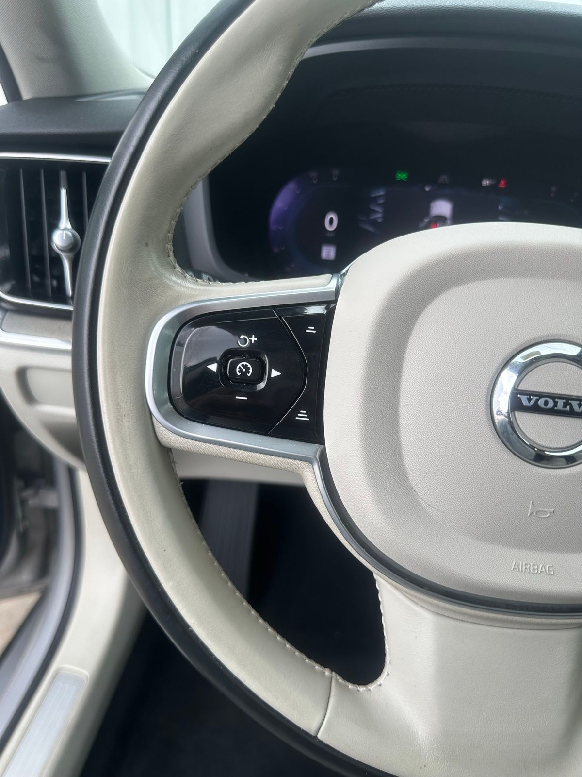 Used Car 2023 Volvo S60  B5 Plus Dark Theme For Sale Under $25,000 In Austin, Texas