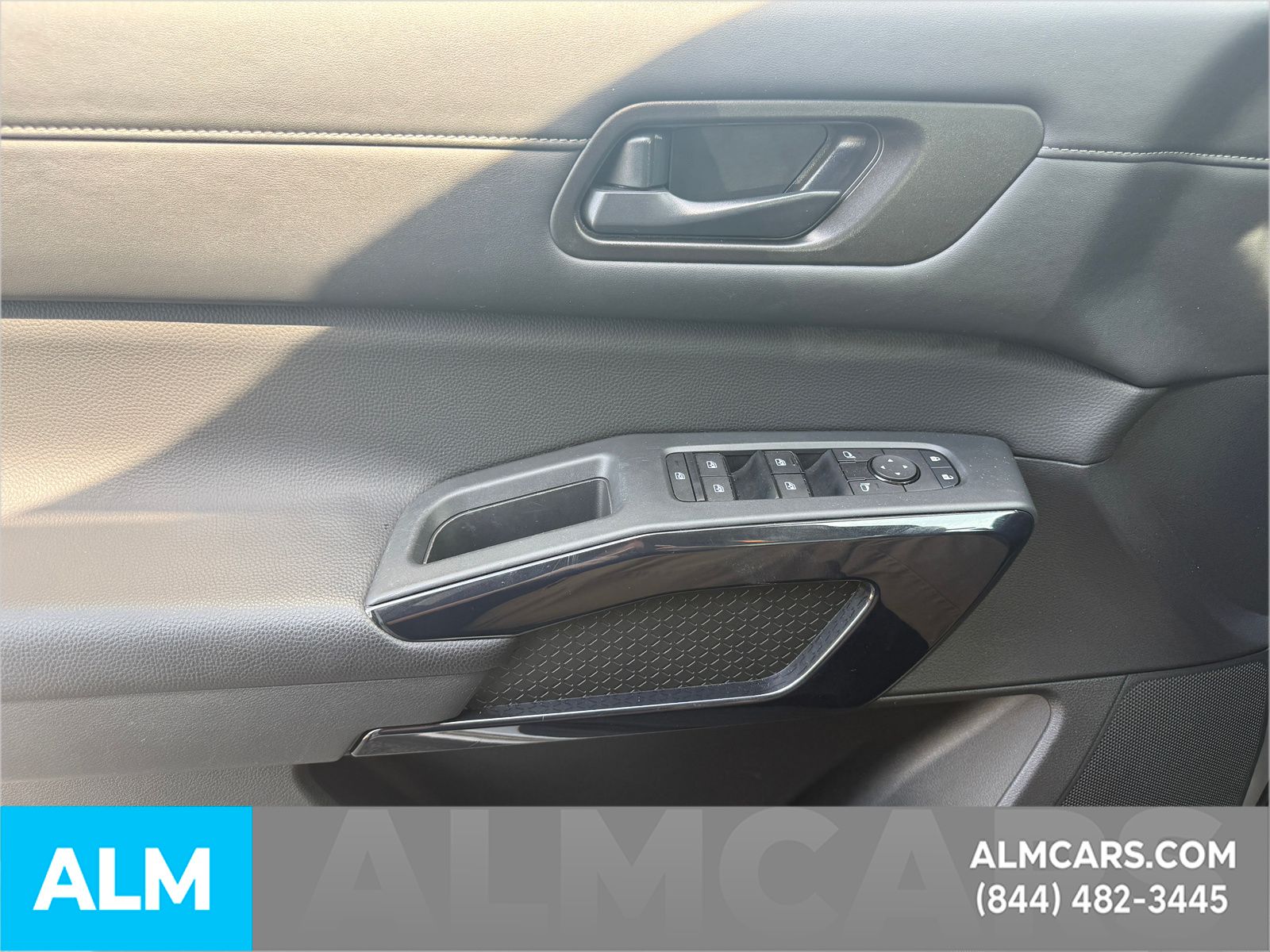 Used 2025 Silver Nissan SV image 28