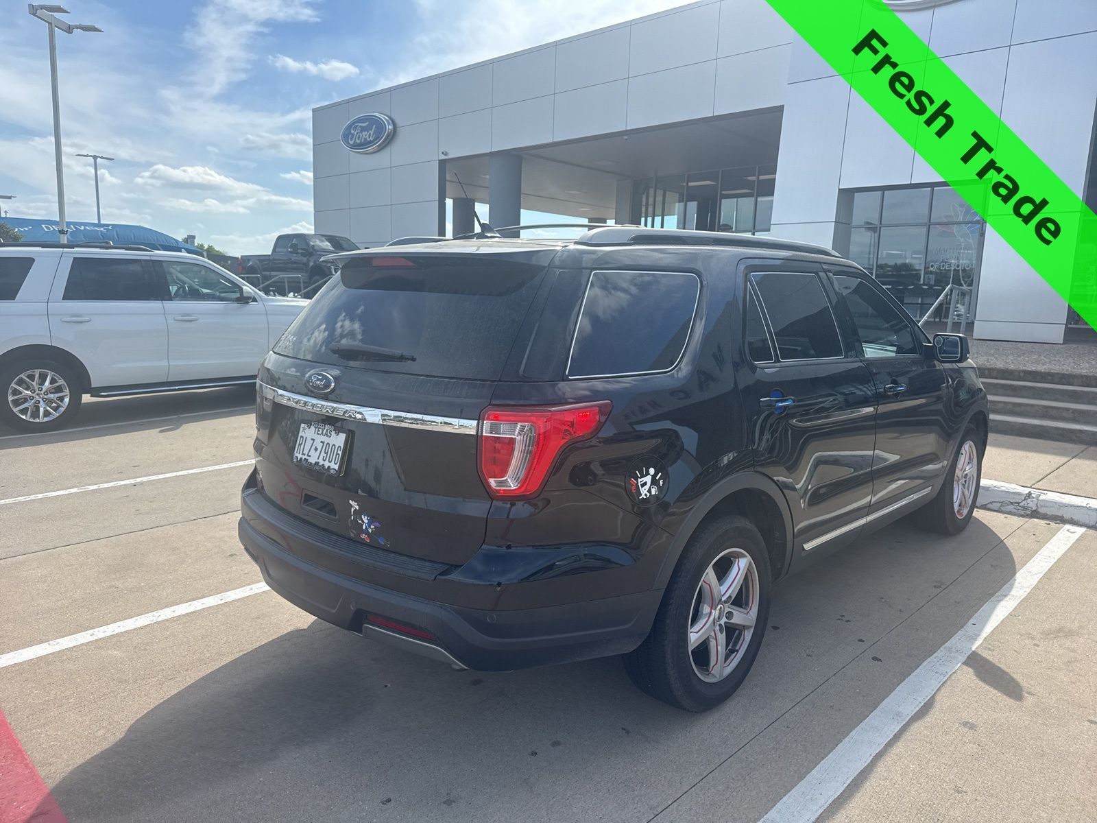 View vehicle photo 3