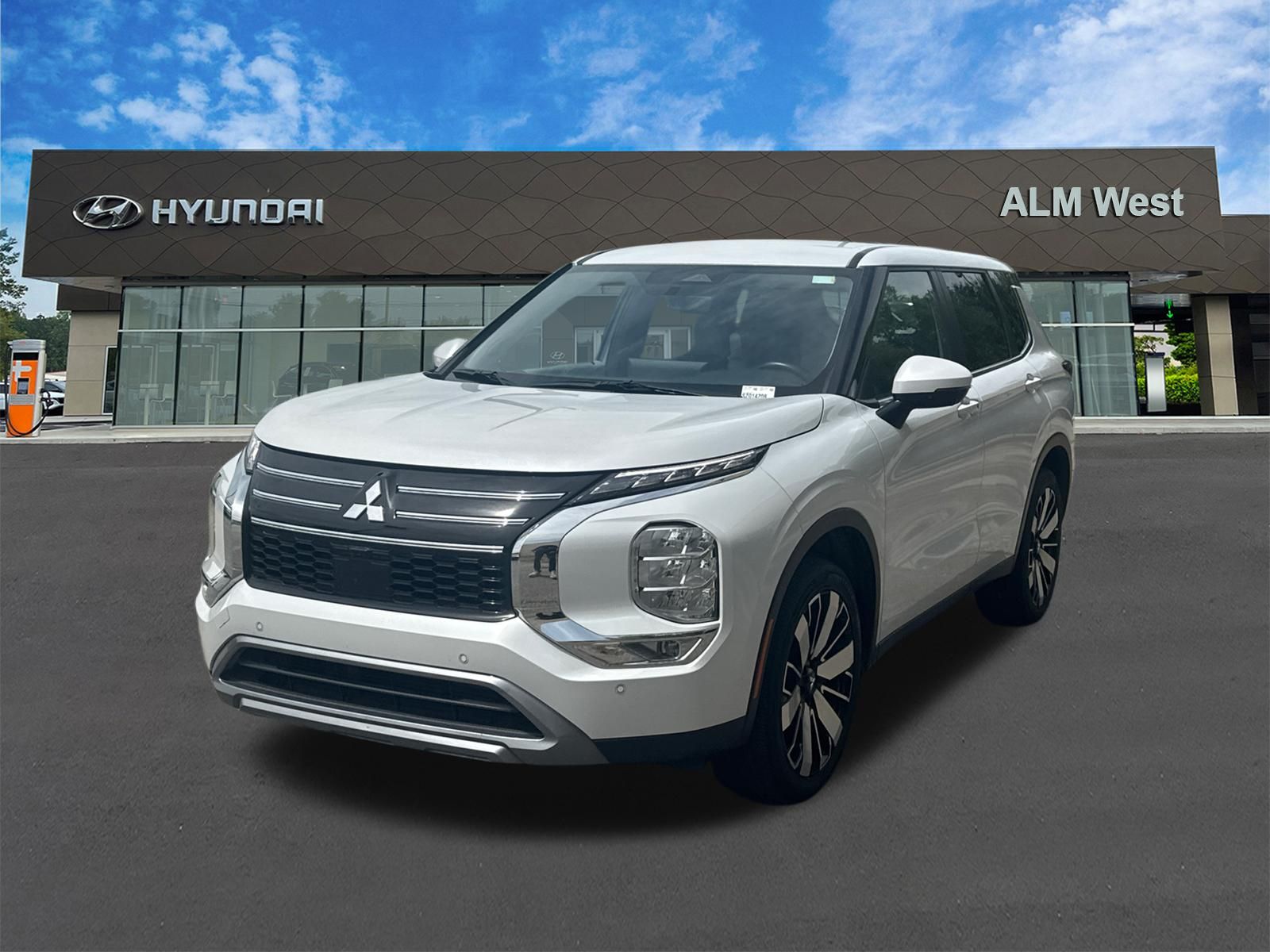 2025 Mitsubishi Outlander SE 2WD's photo
