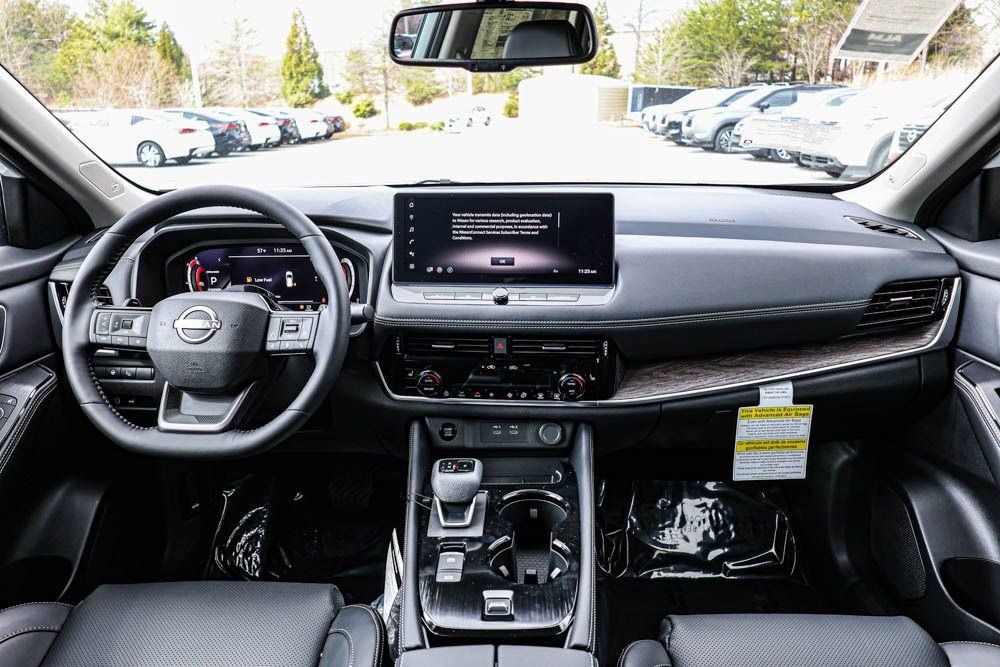 2025 Nissan Rogue Platinum photo 25