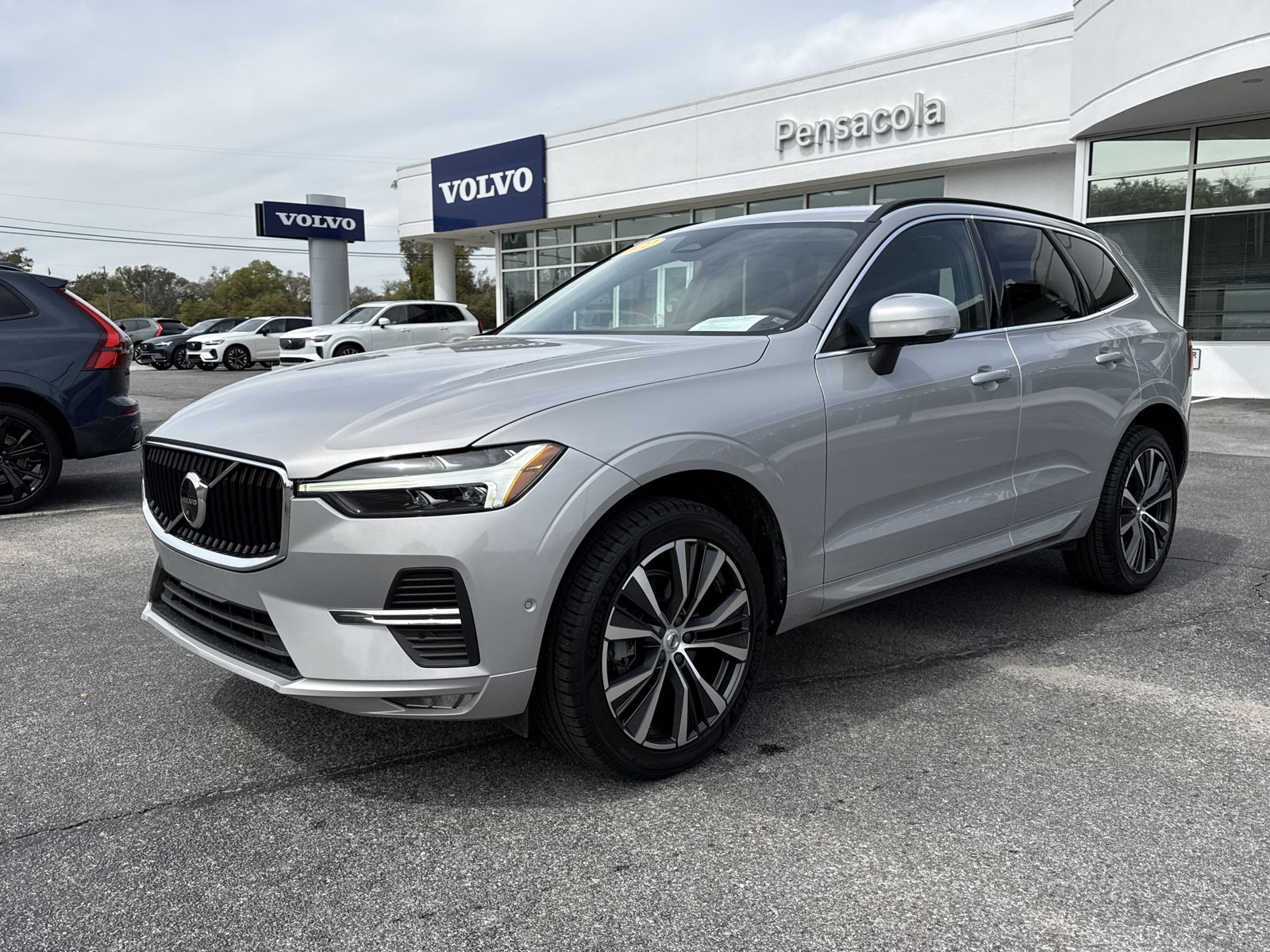 2022 Volvo XC60 B5 Momentum FWD