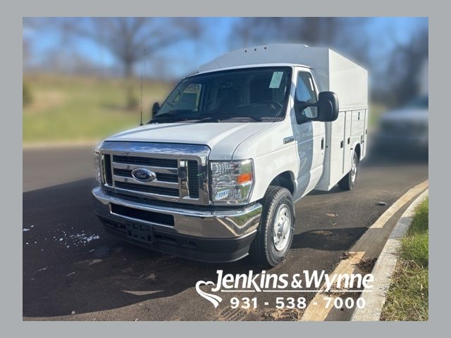 Oxford White 2025 Ford E-Series Chassis E-350 SD Cutaway SB DRW RWD Pickup Truck Rear-Wheel Drive 6-Speed Automatic Overdrive
