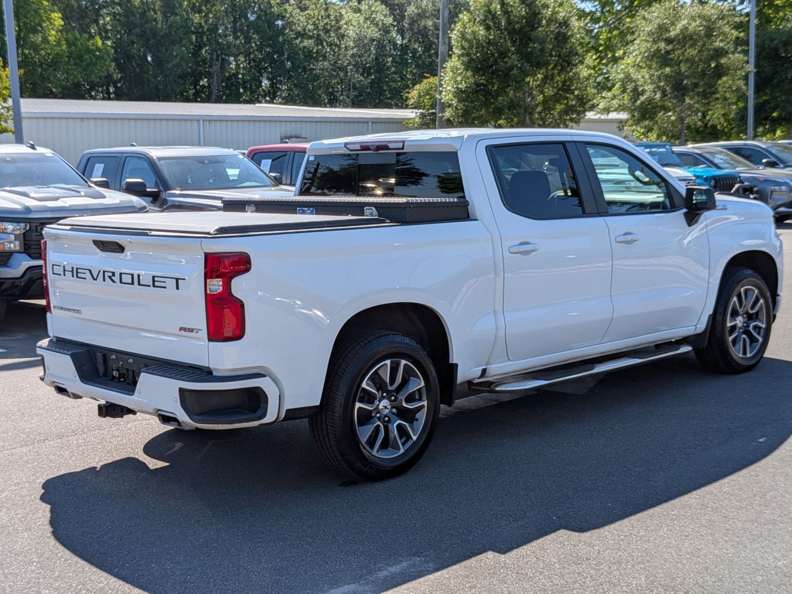 View vehicle photo 3