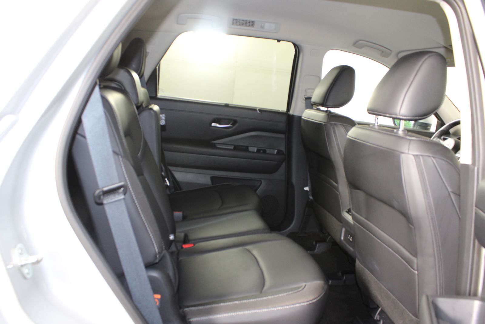 Used 2024 Silver Nissan SL image 15