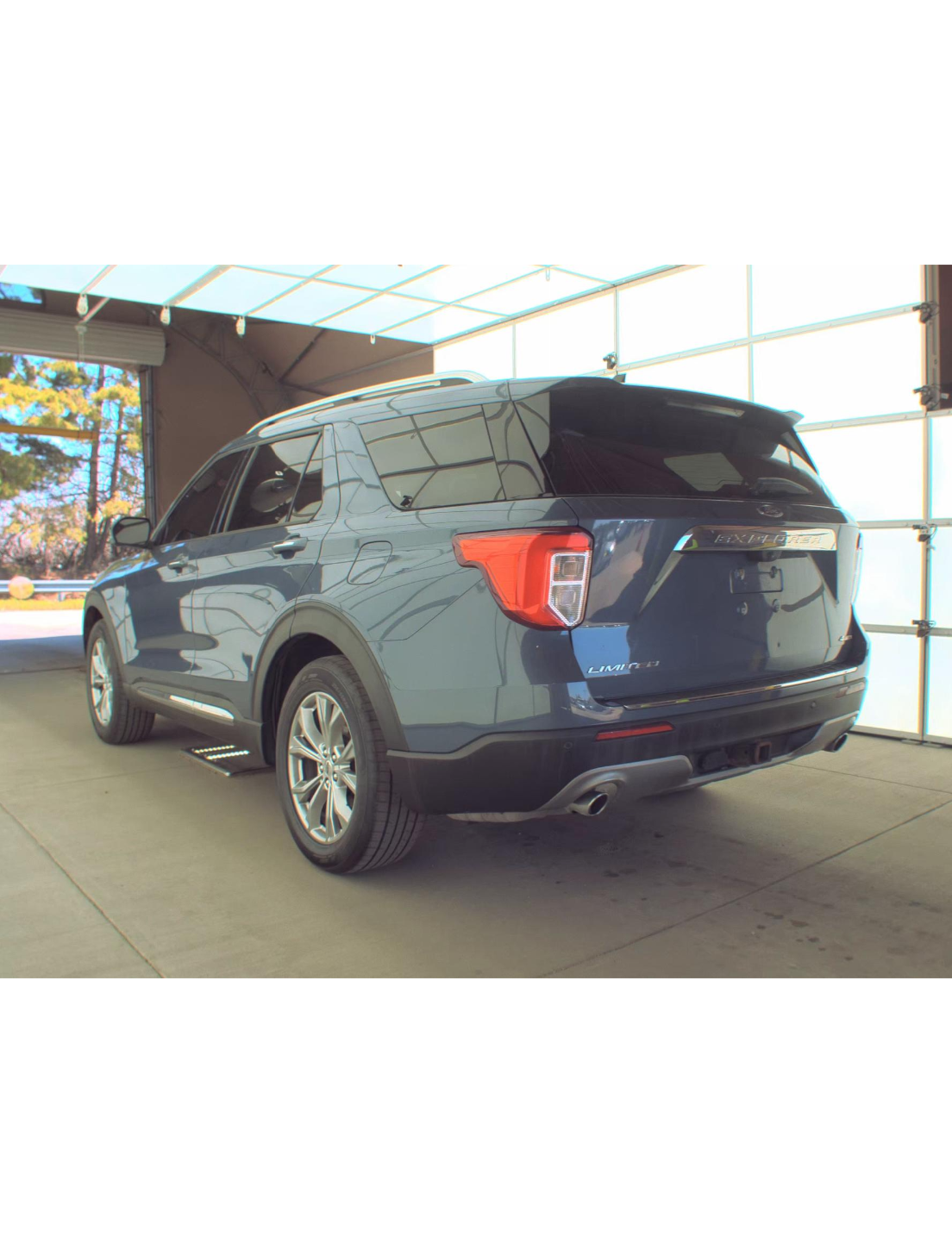 View vehicle photo 4