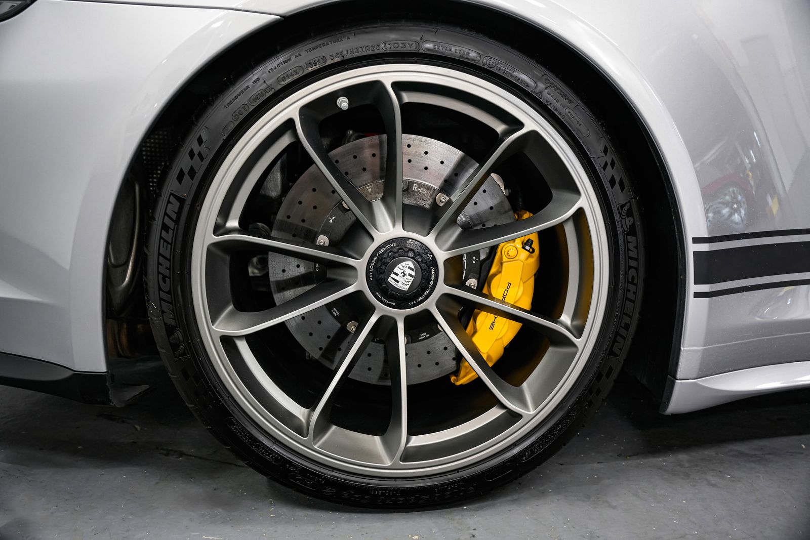 2016 Porsche 911 R — photo 54