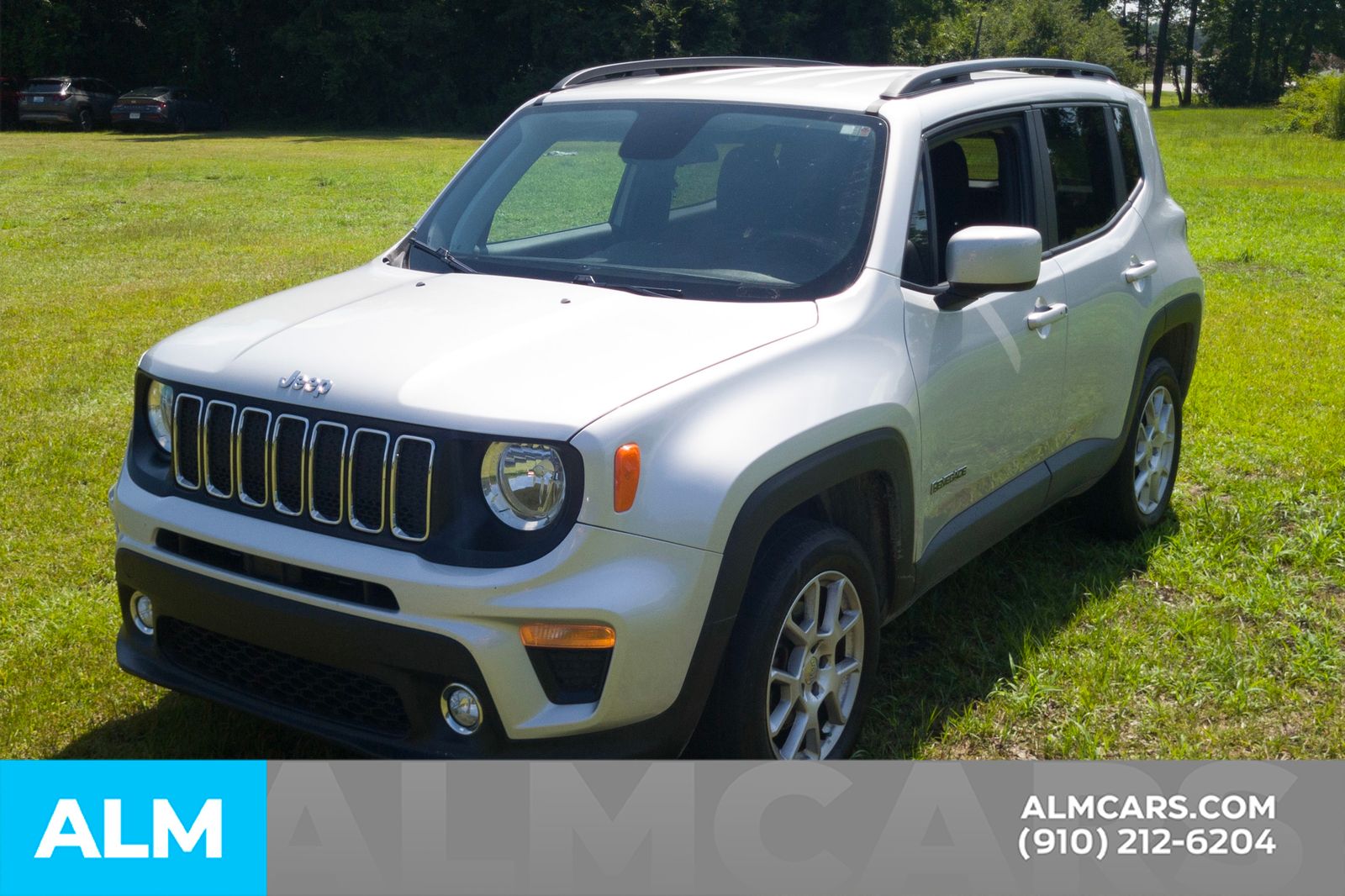 Used 2020 Silver Jeep Latitude image 23