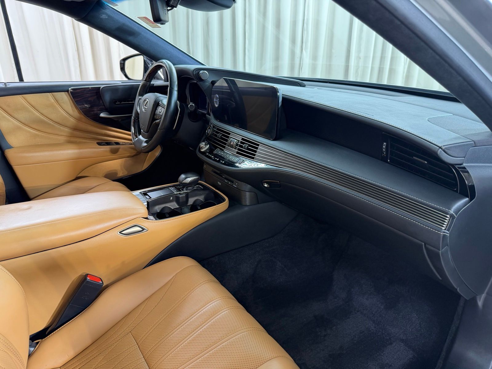 Used 2021 Silver Lexus 500 AWD image 34