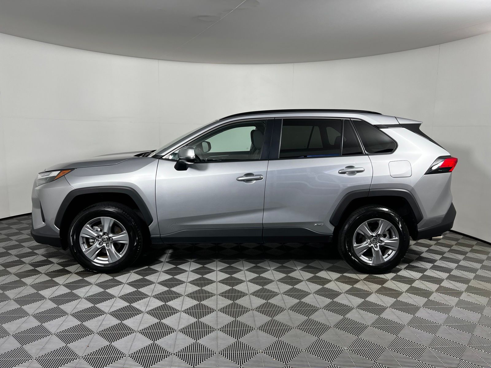 Thumbnail: 2025 Toyota RAV4 - 8