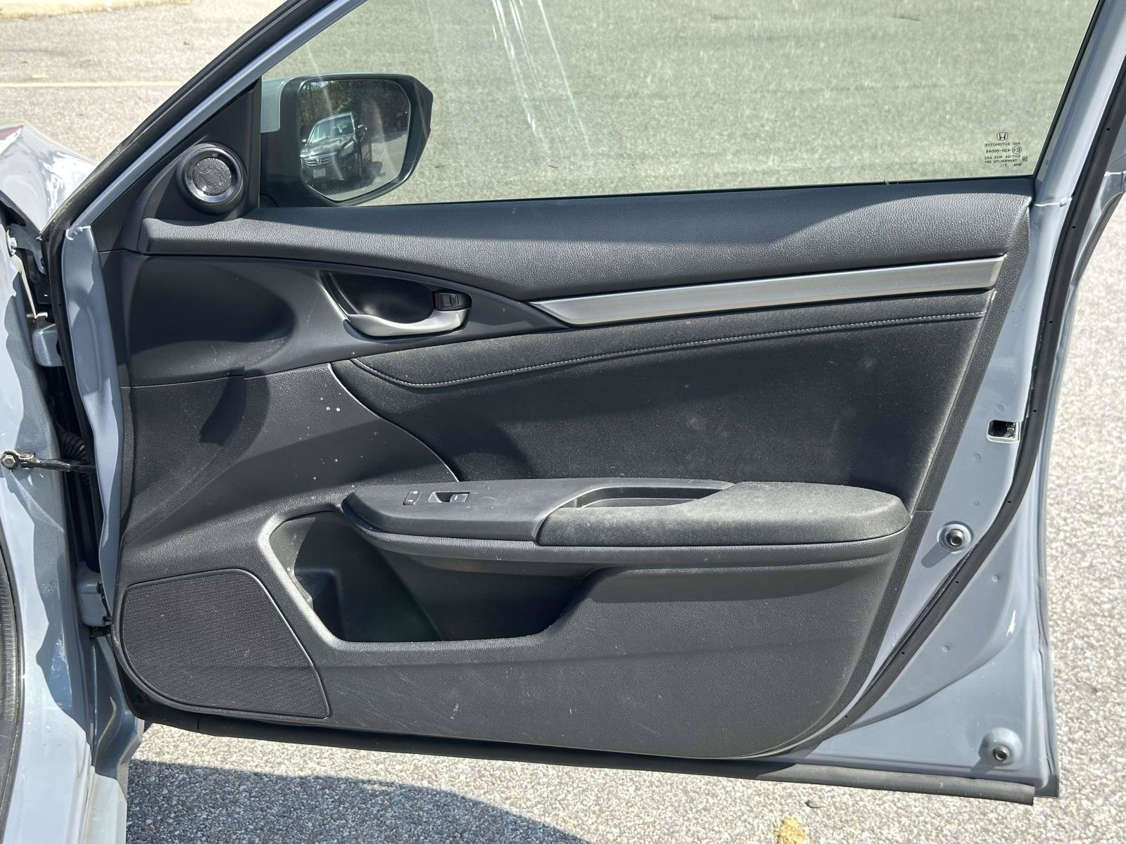 Used 2018  Honda EX image 29