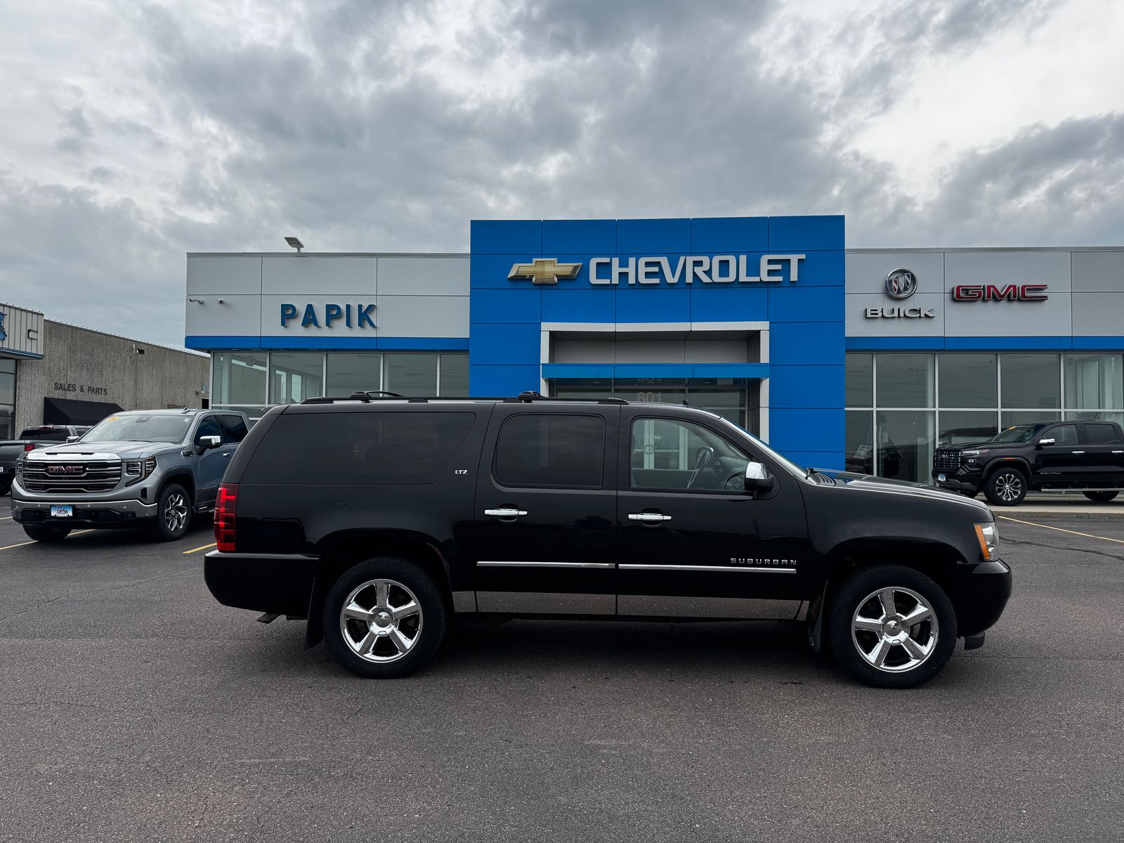 Black 2011 Chevrolet Suburban SUV / Crossover Four-Wheel Drive 6-Speed Automatic Overdrive